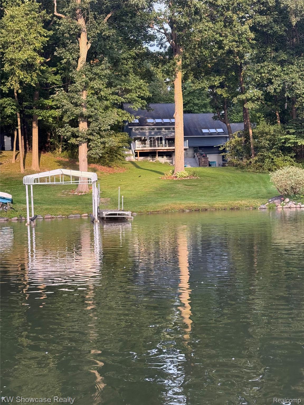 10695 Oxbow Lakeshore Drive Property Photo 18