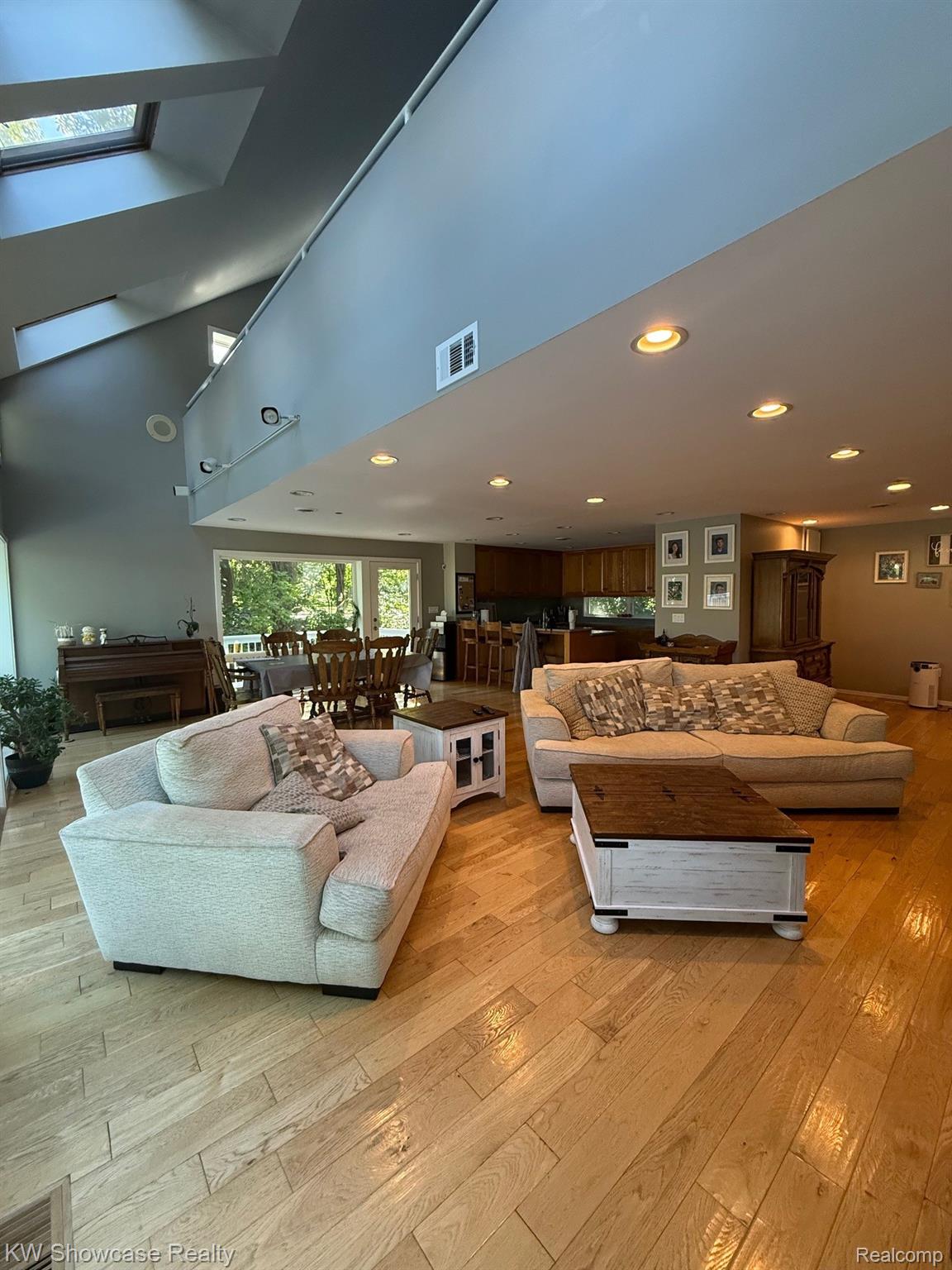 10695 Oxbow Lakeshore Drive Property Photo 32