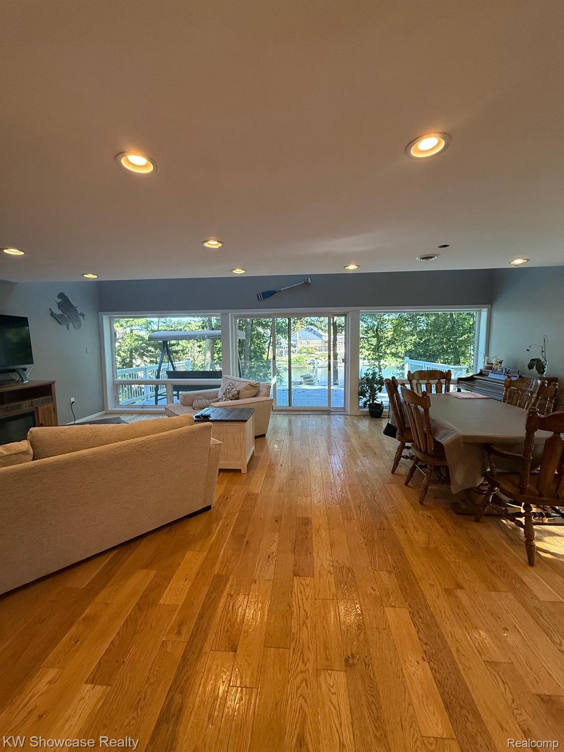 10695 Oxbow Lakeshore Drive Property Photo 35