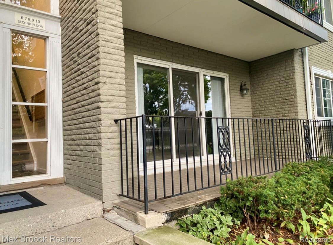 1111 N Old Woodward Avenue 5 Property Photo 3
