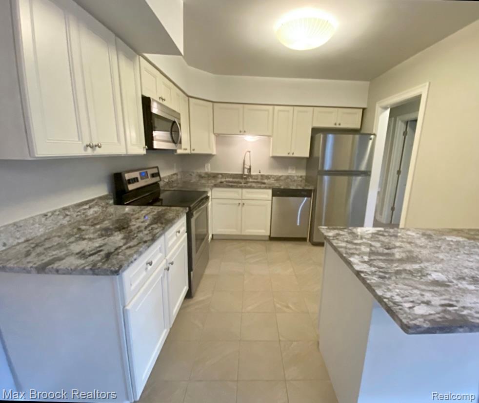 1111 N Old Woodward Avenue 5 Property Photo 10