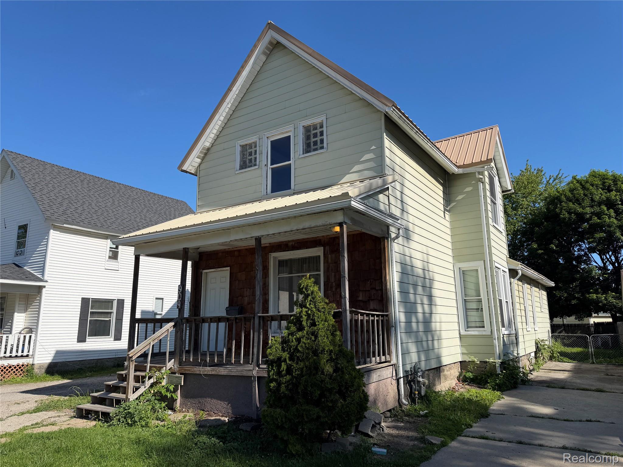 909 Pine Street Property Photo 1