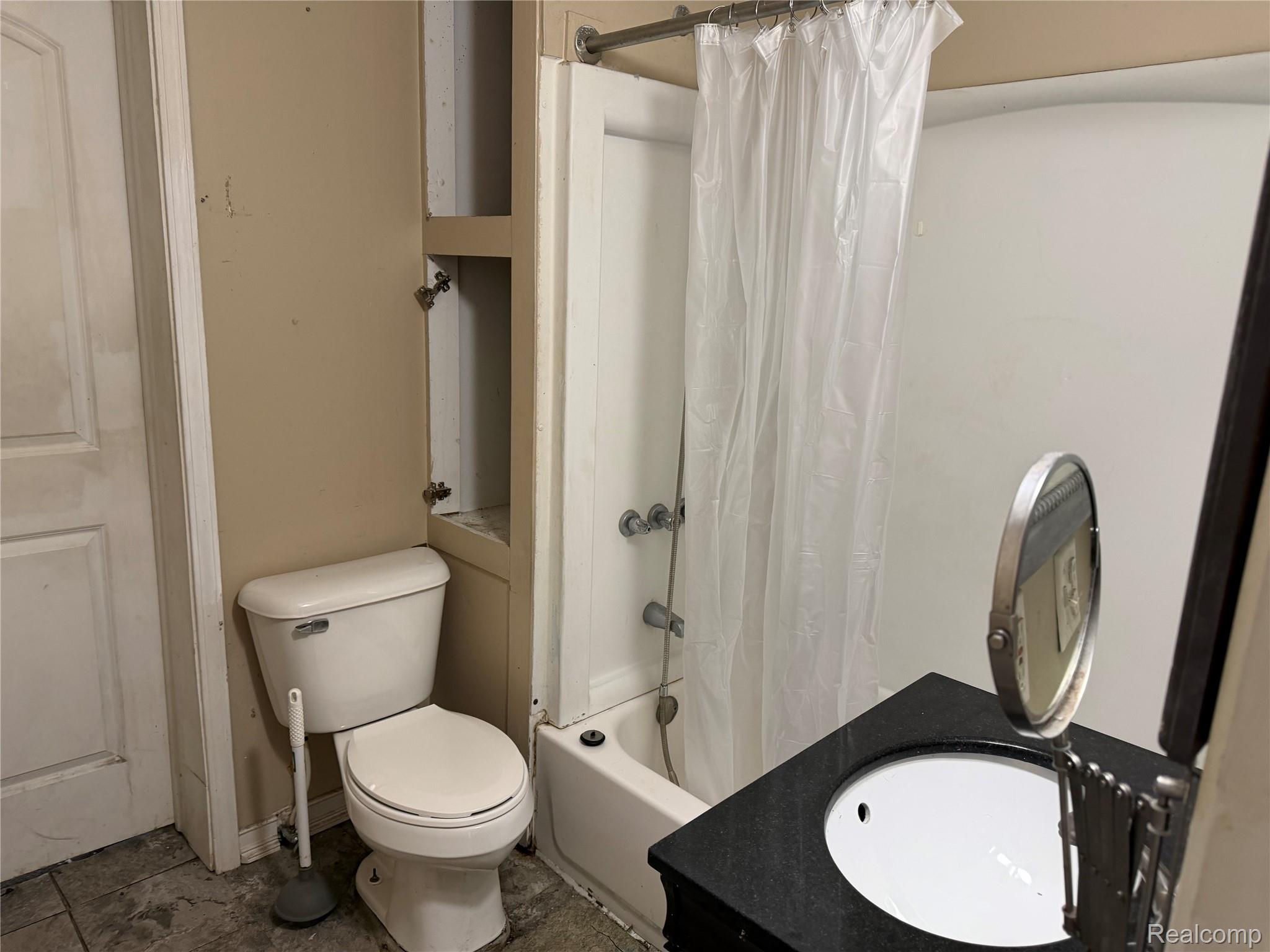 909 Pine Street Property Photo 10