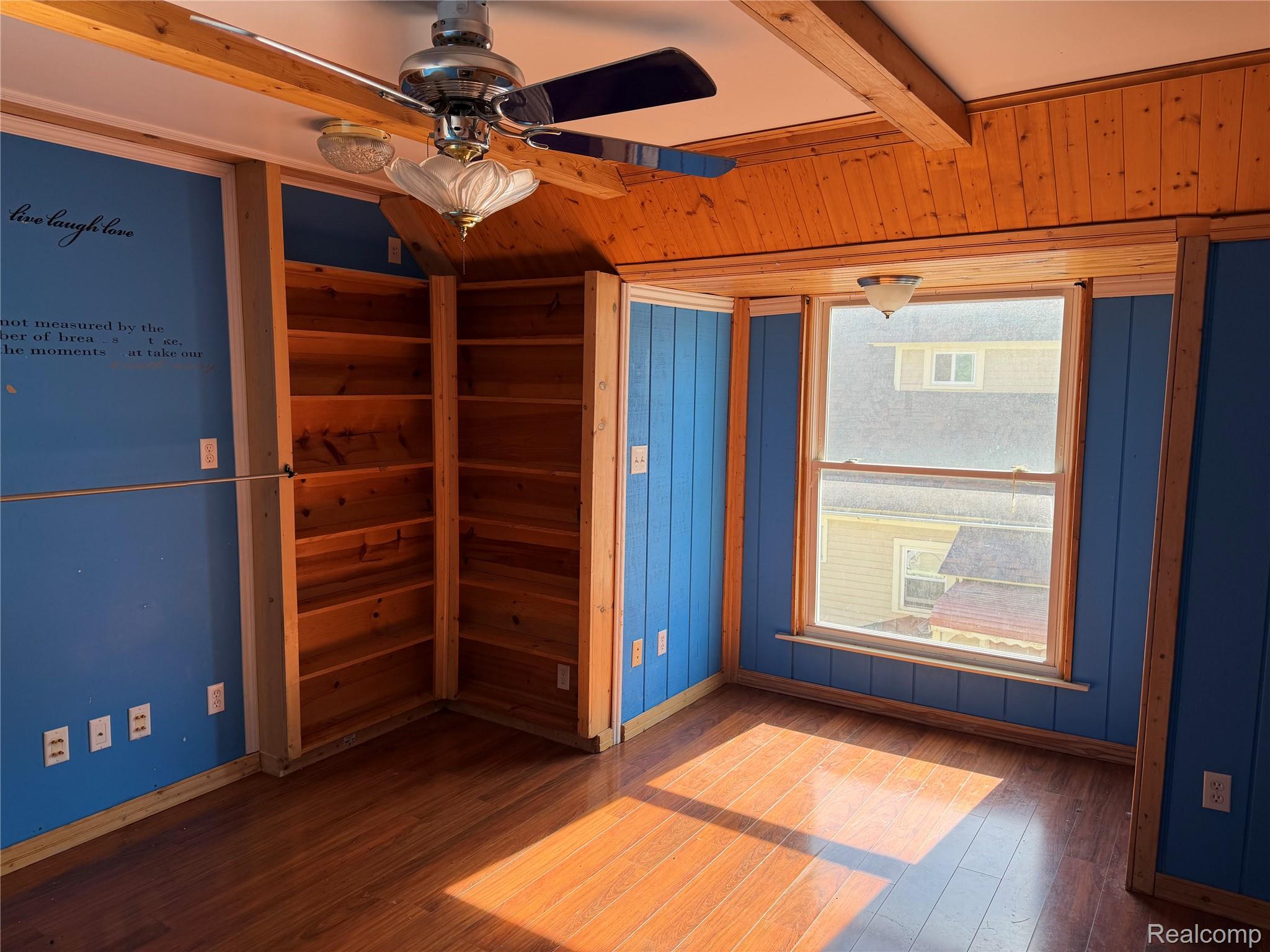 909 Pine Street Property Photo 15