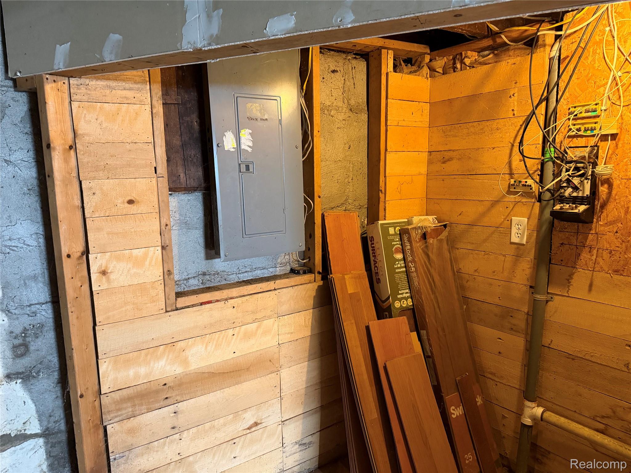 909 Pine Street Property Photo 17