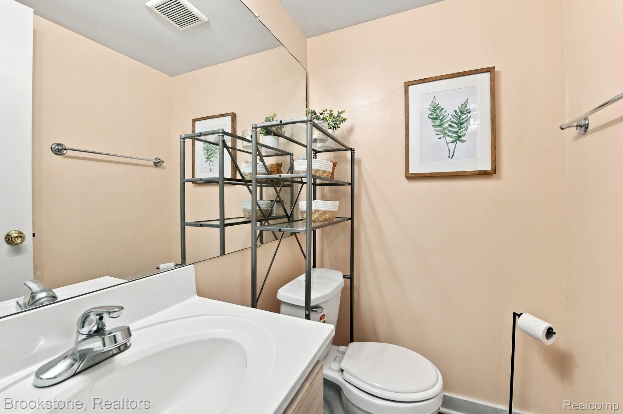 1660 Orchard Drive Property Photo 3