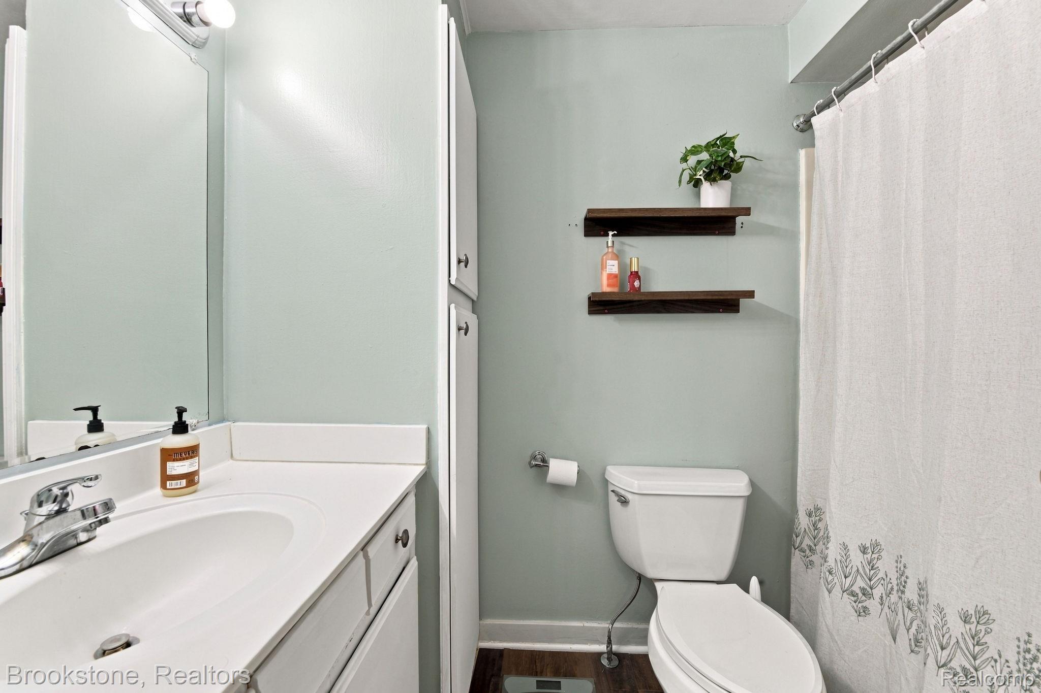 1660 Orchard Drive Property Photo 9