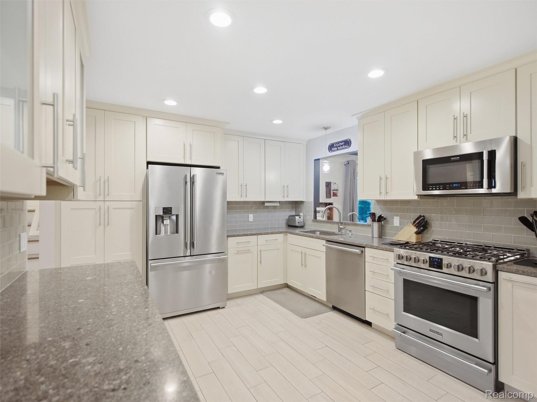 1721 Stratford Street Property Photo 27