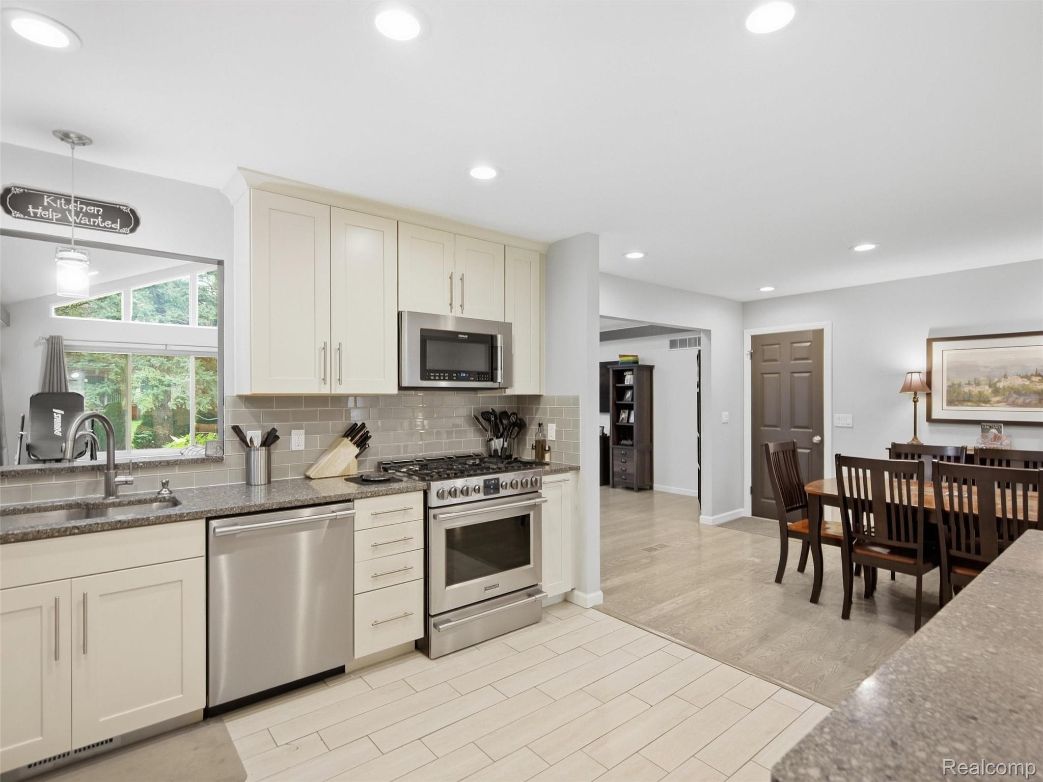 1721 Stratford Street Property Photo 29
