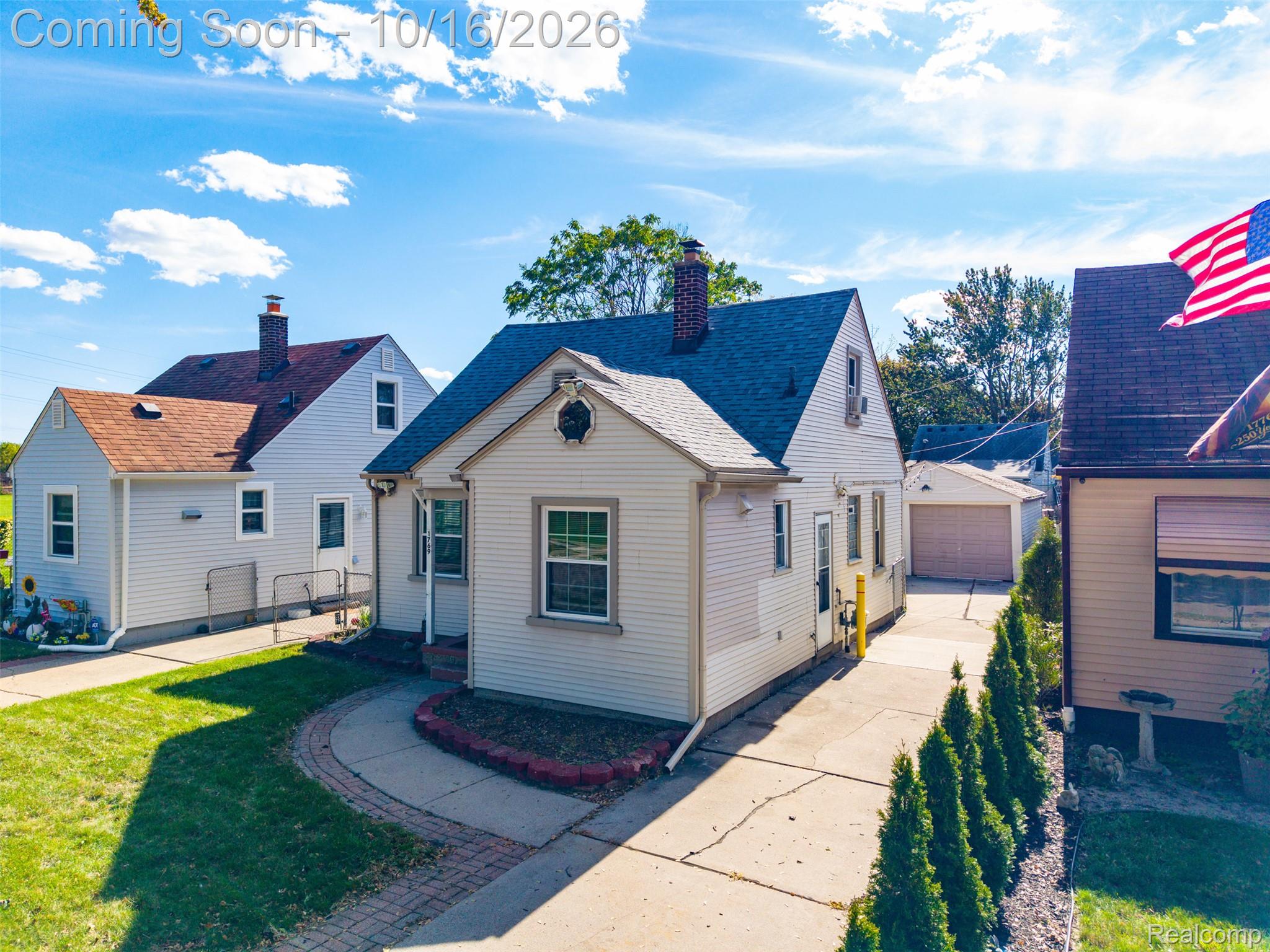 1769 Morris Avenue Property Photo 4