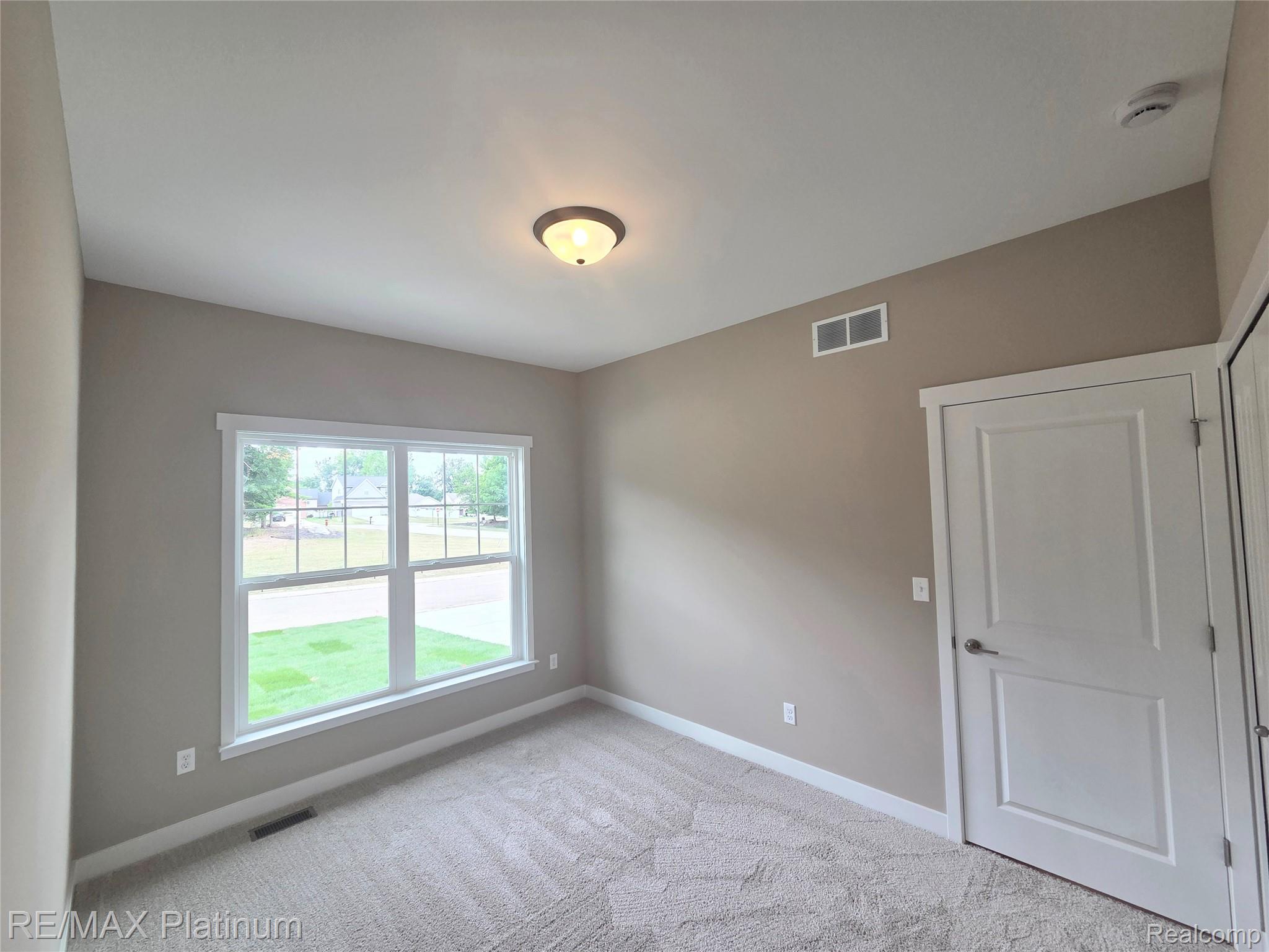 825 Oakwood Circle 04 Property Photo 22