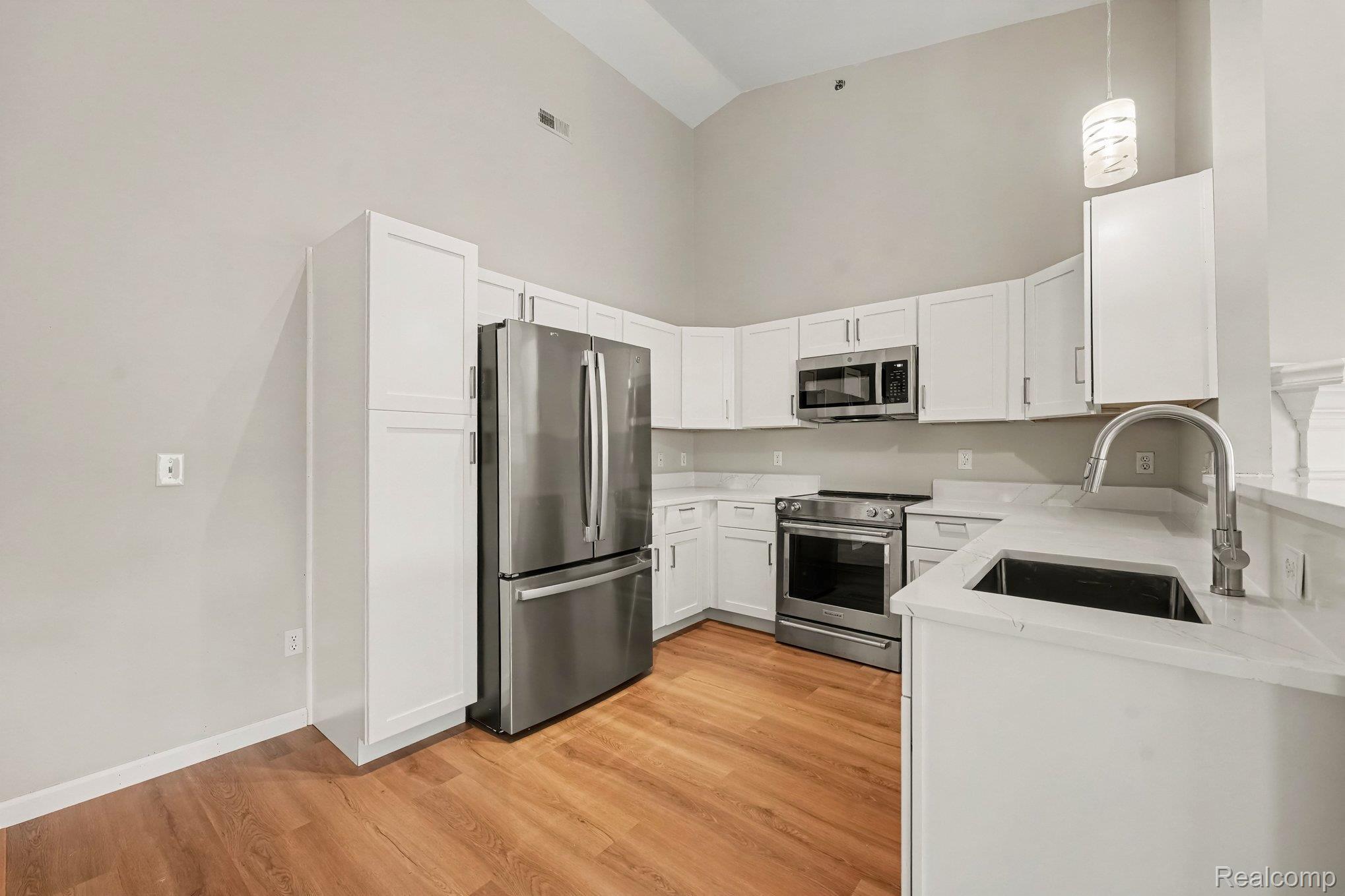 43054 Strand Drive Property Photo 10
