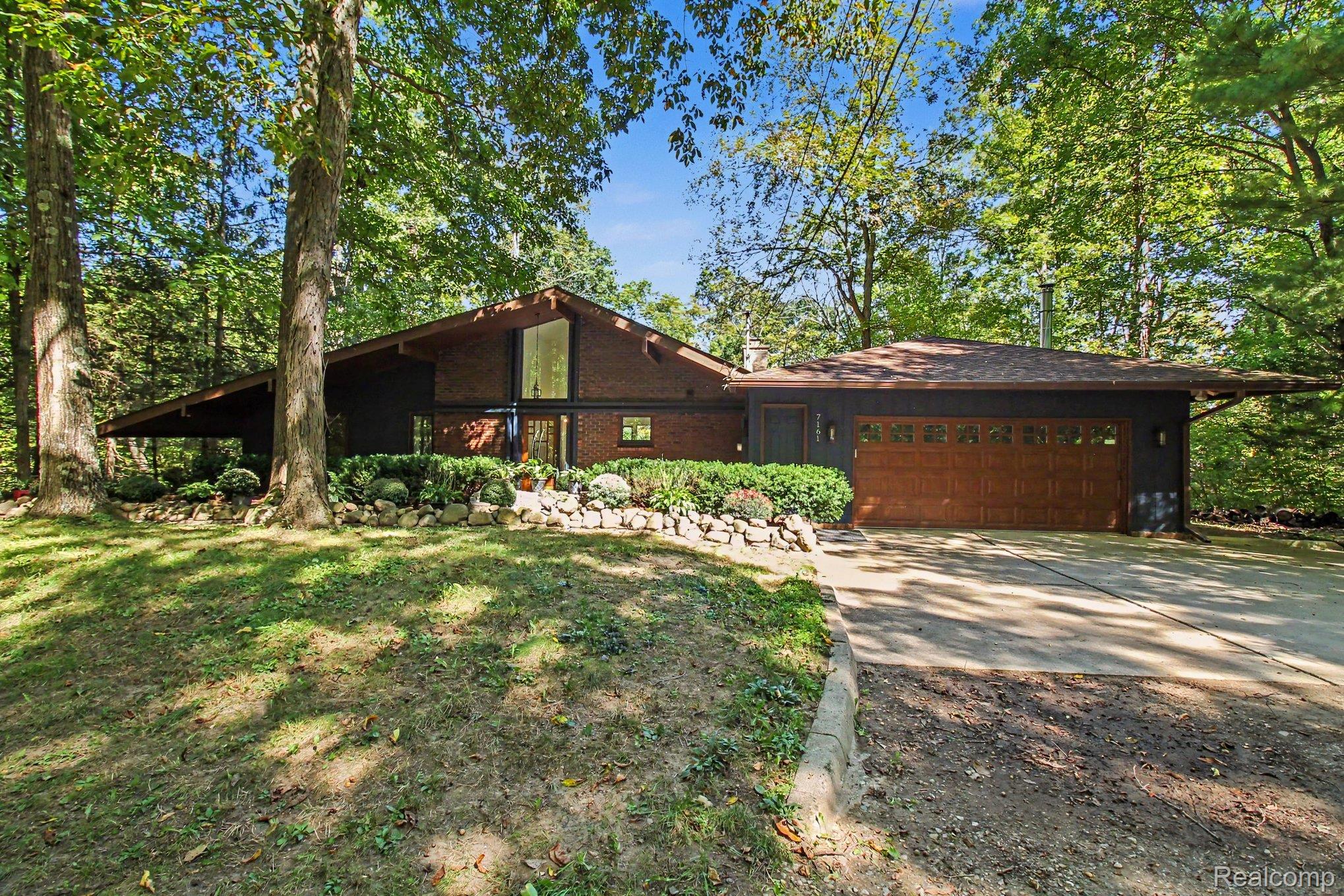 7161 Driftwood Drive Property Photo 1
