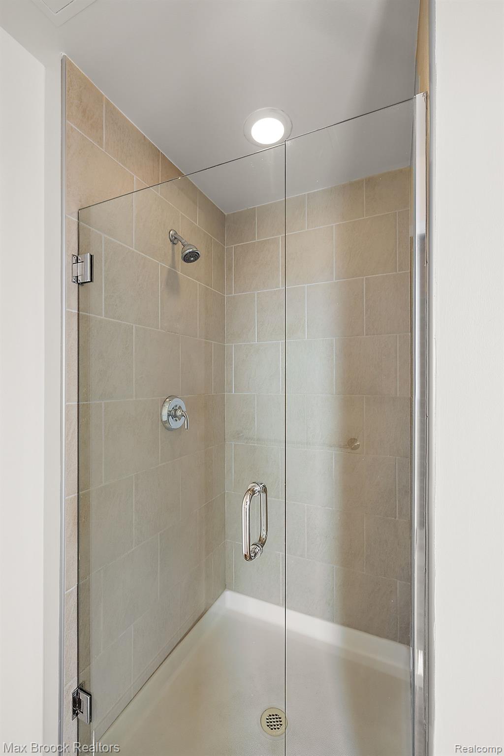 333 E Parent Avenue 27 Property Photo 14