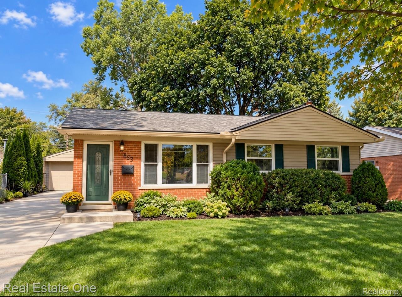 633 Rewold Drive Property Photo 1