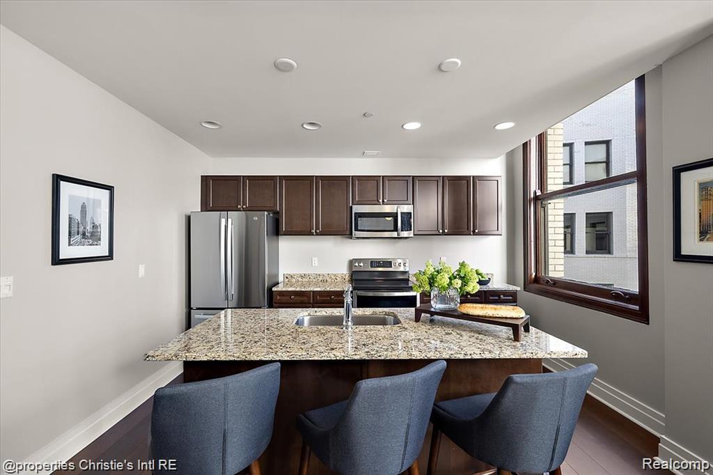 1 Park Avenue 1704 Property Photo 10