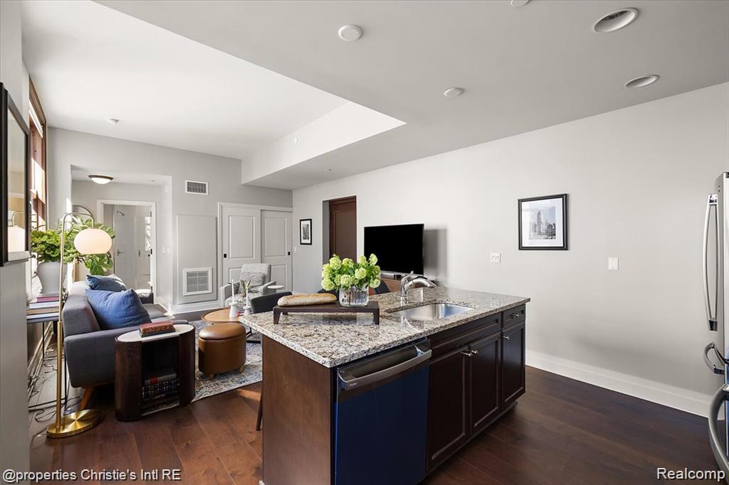 1 Park Avenue 1704 Property Photo 12