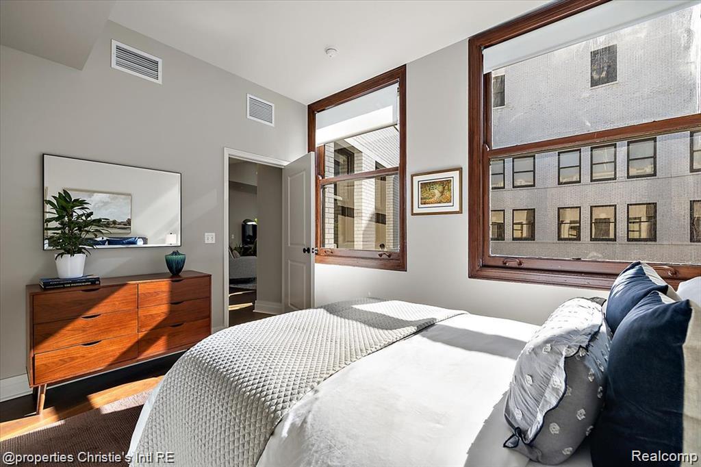 1 Park Avenue 1704 Property Photo 18