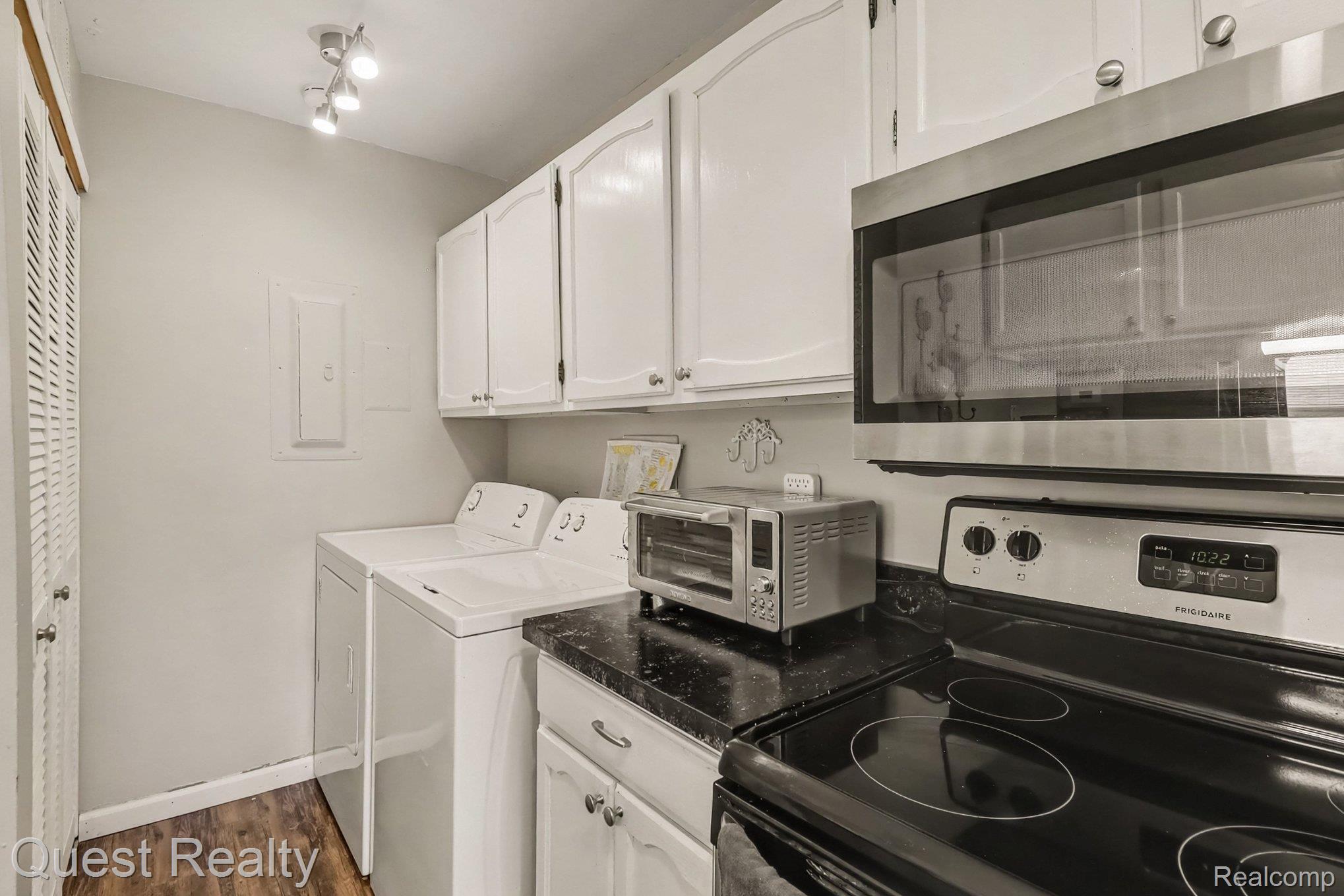 3232 Birchcreek Court Property Photo 15