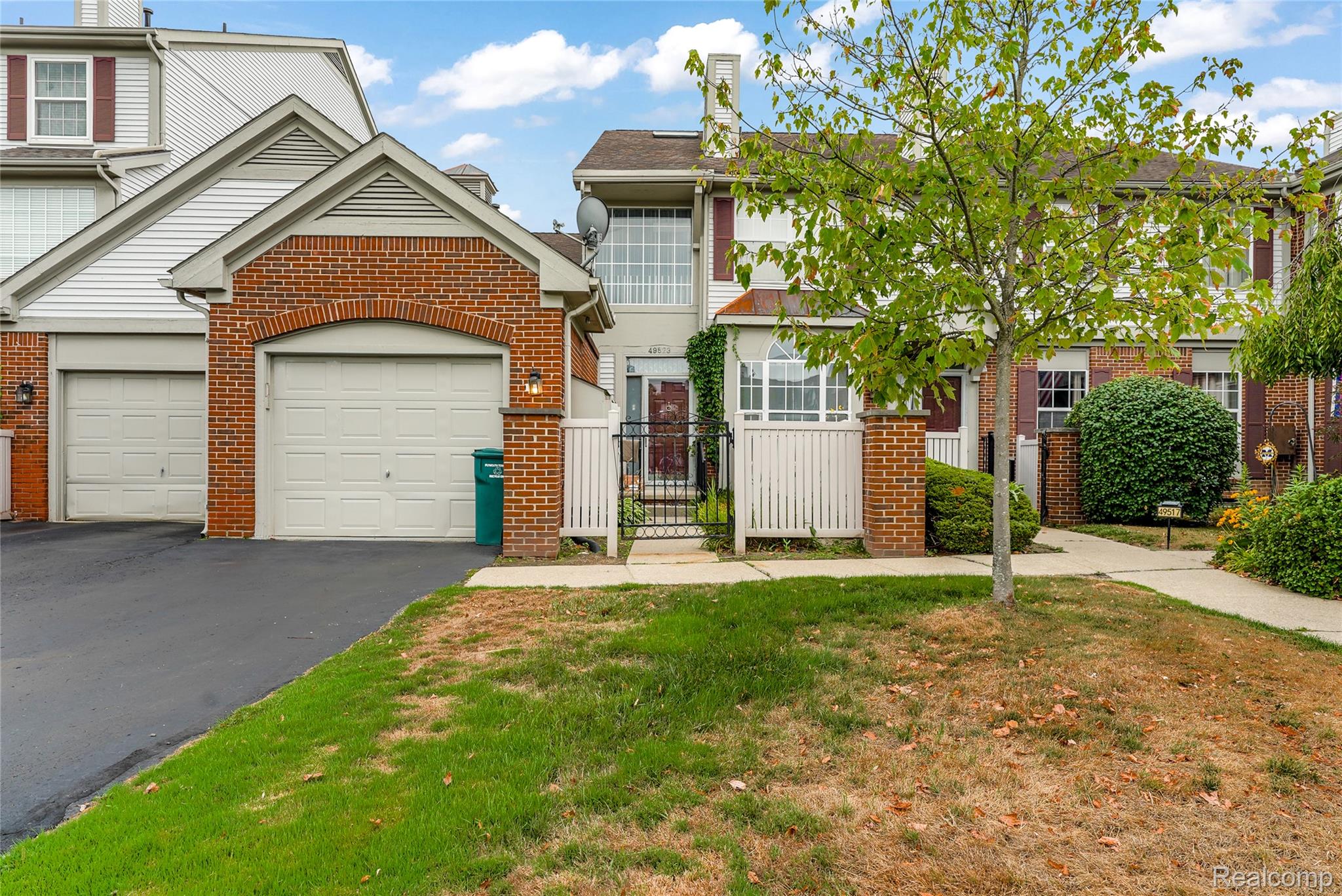 49523 Pointe Crossing Property Photo 1
