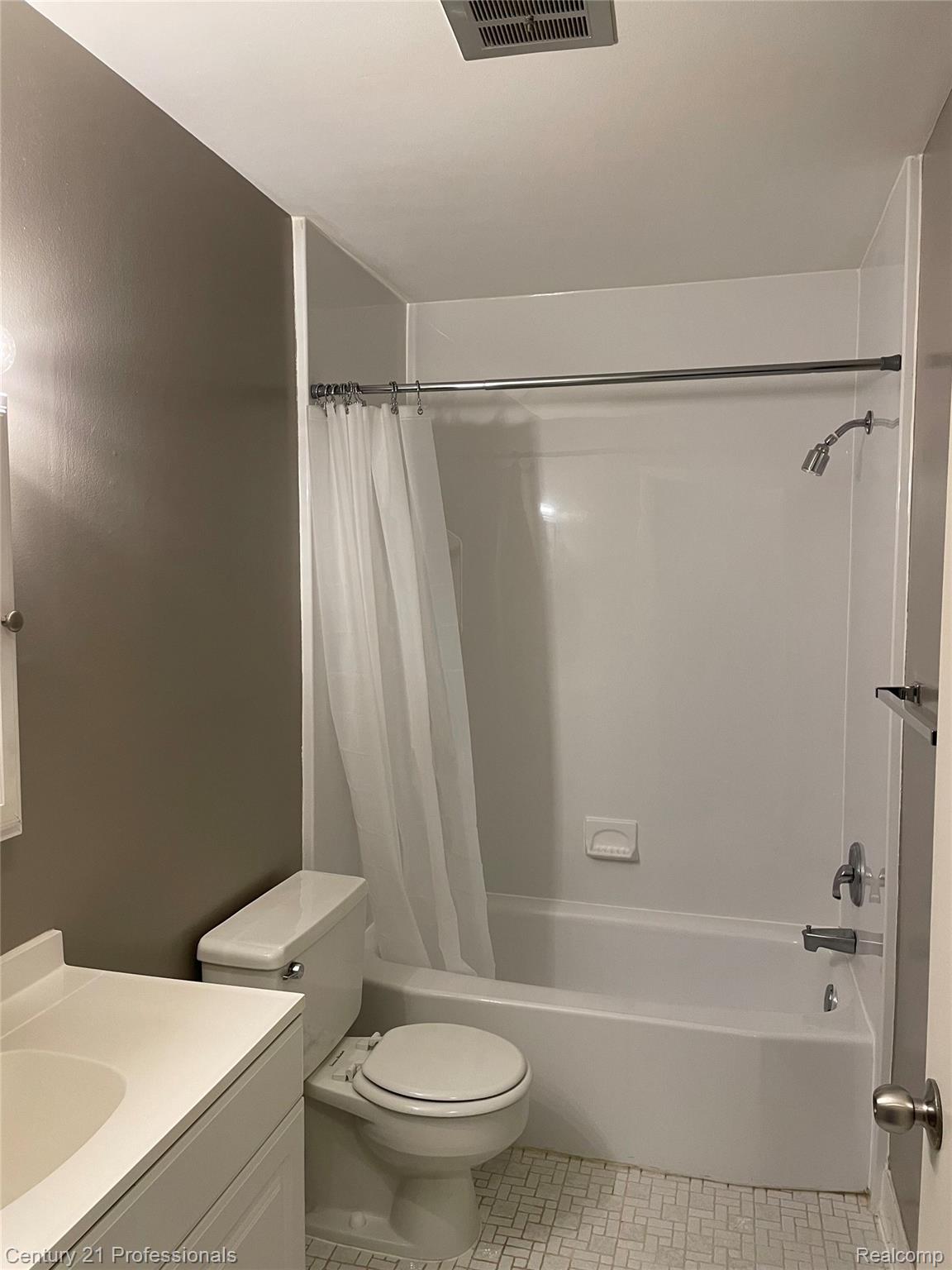 810 Plate Street 205 Property Photo 8