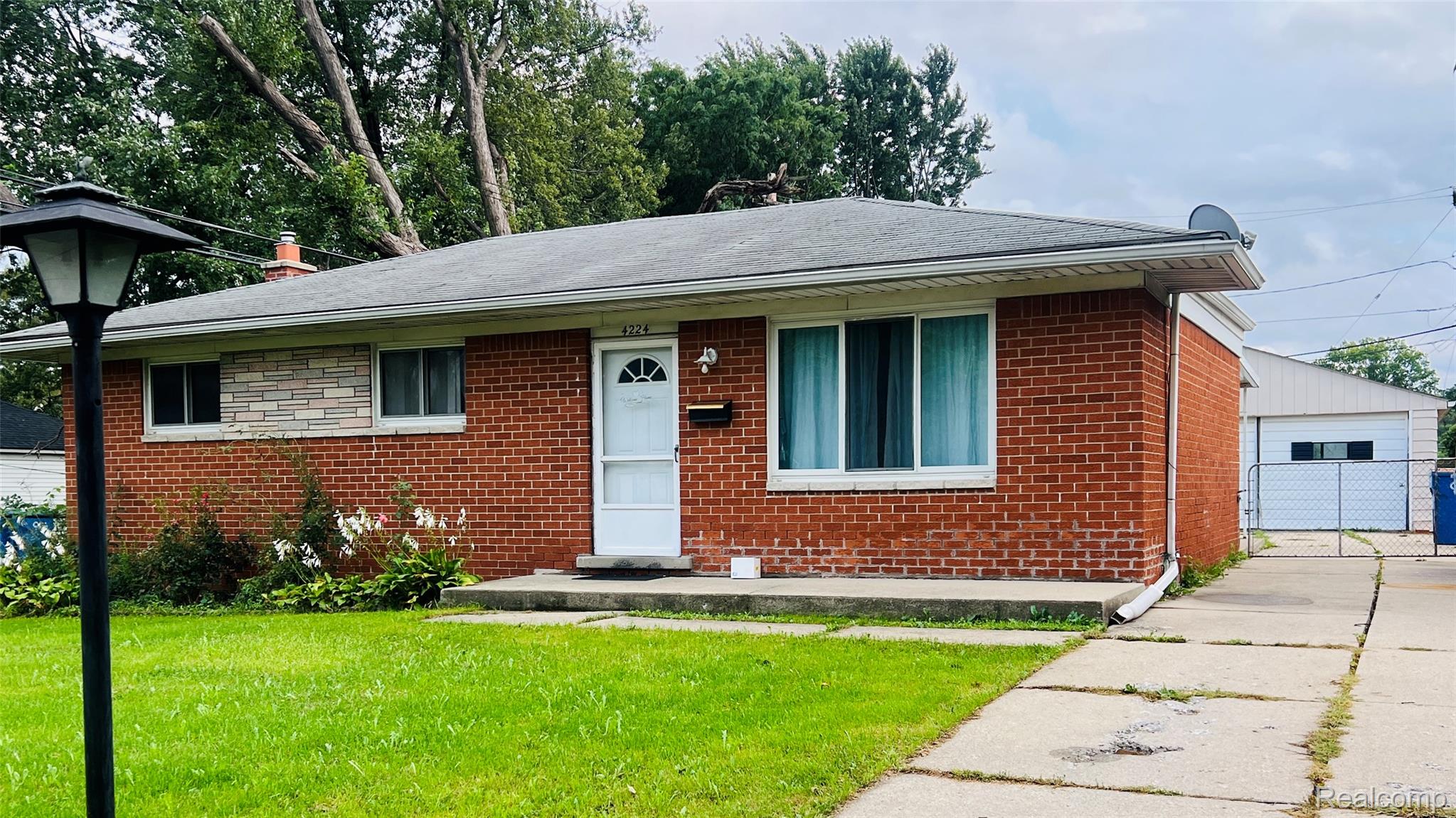 4224 Garrick Avenue Property Photo 2