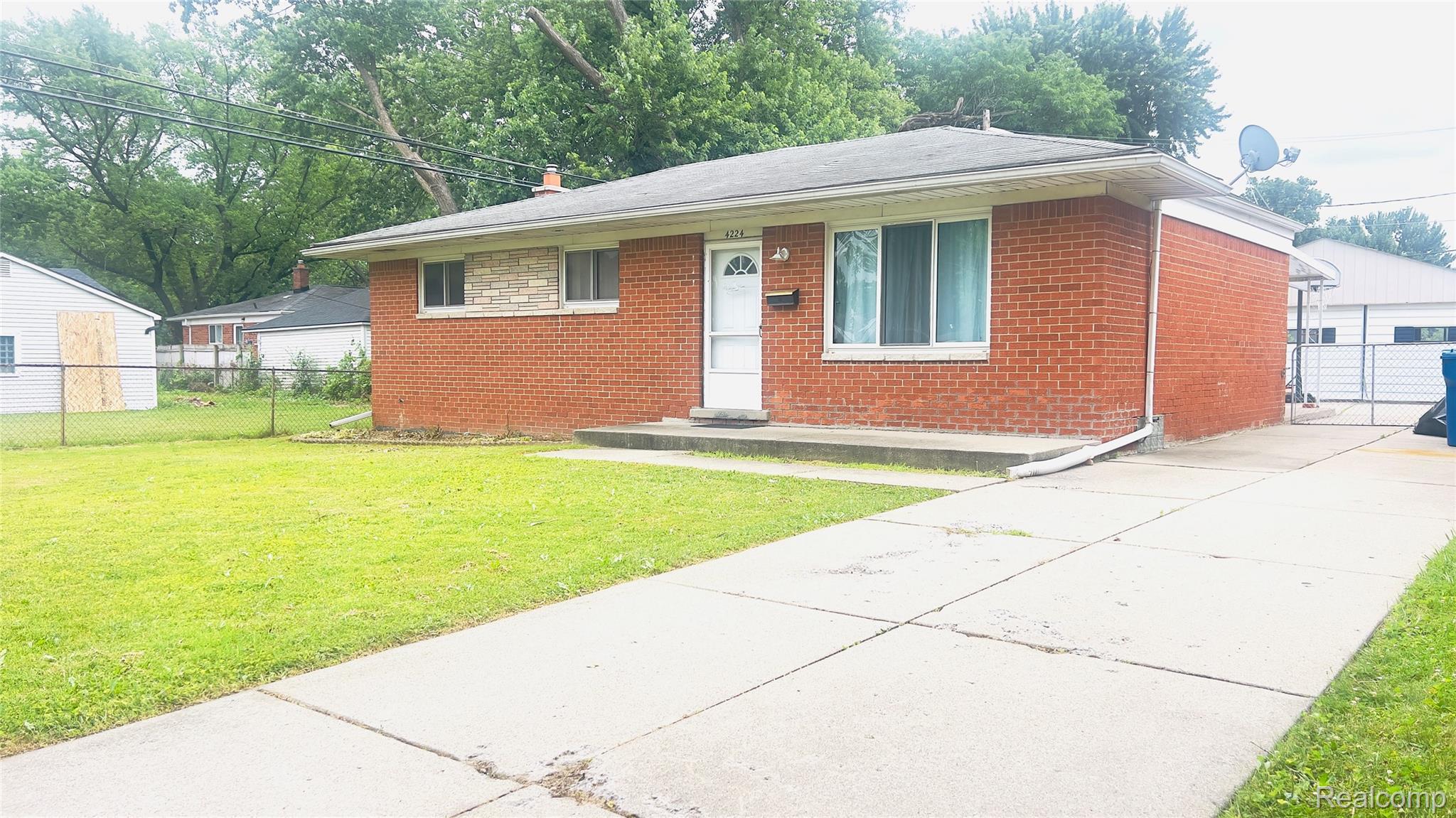 4224 Garrick Avenue Property Photo 3