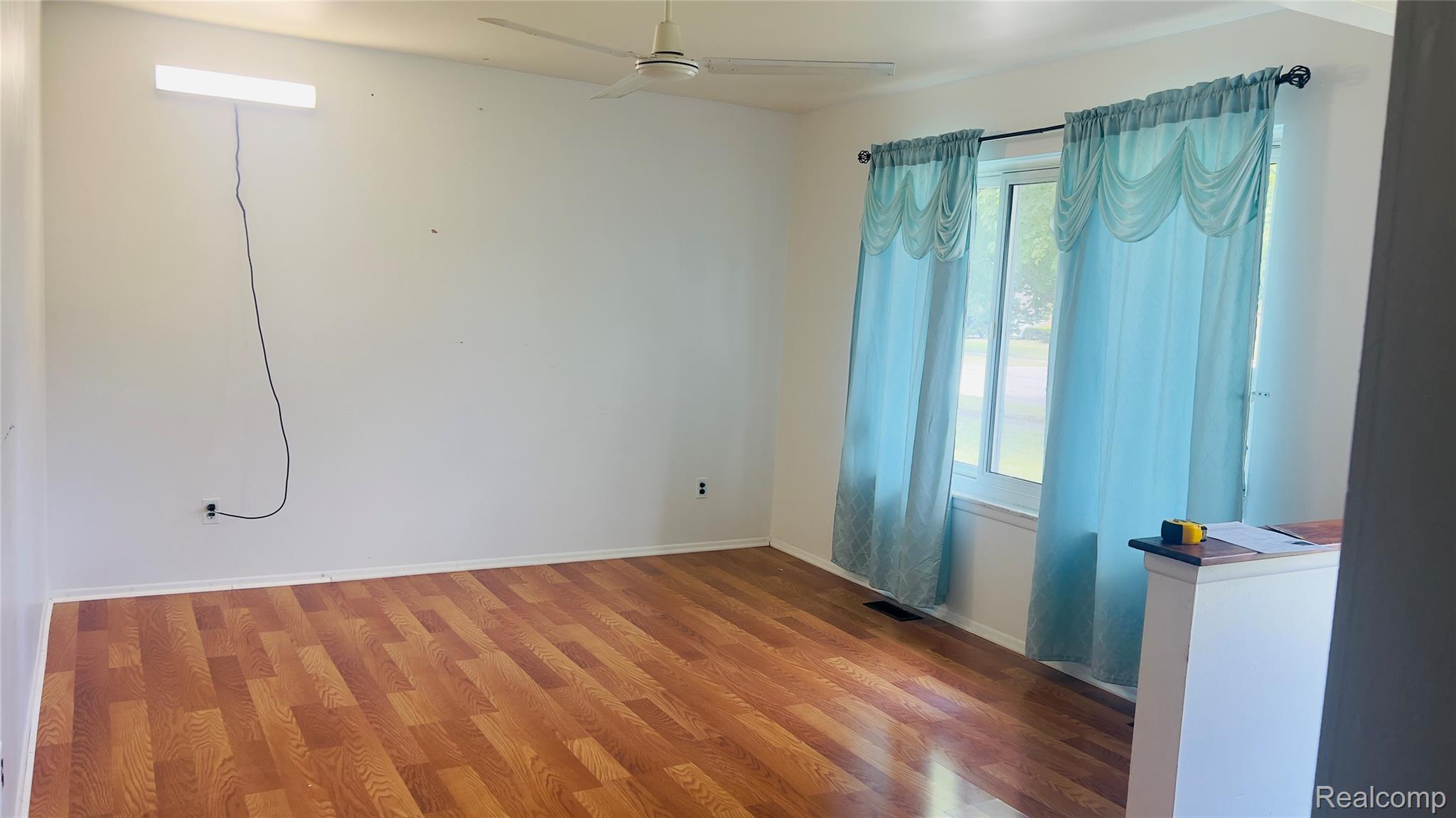 4224 Garrick Avenue Property Photo 4