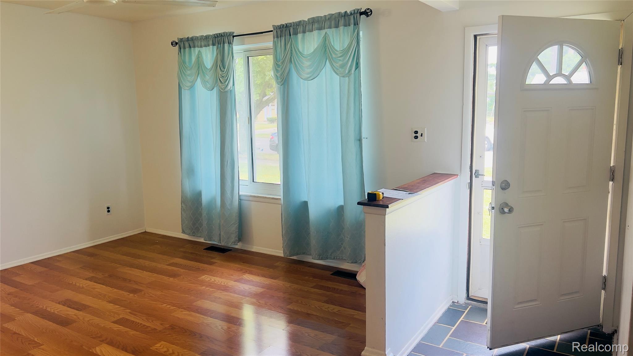 4224 Garrick Avenue Property Photo 5