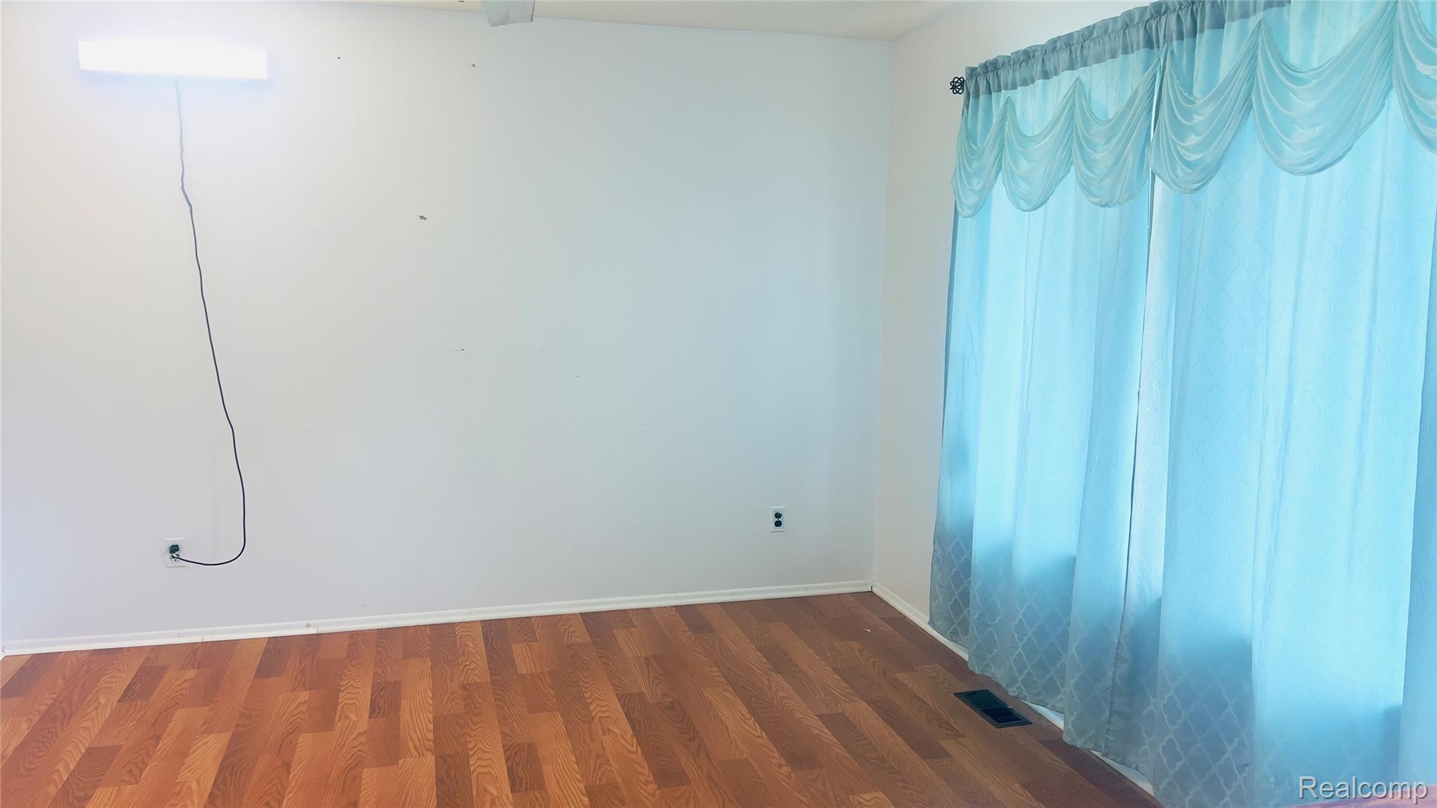 4224 Garrick Avenue Property Photo 6