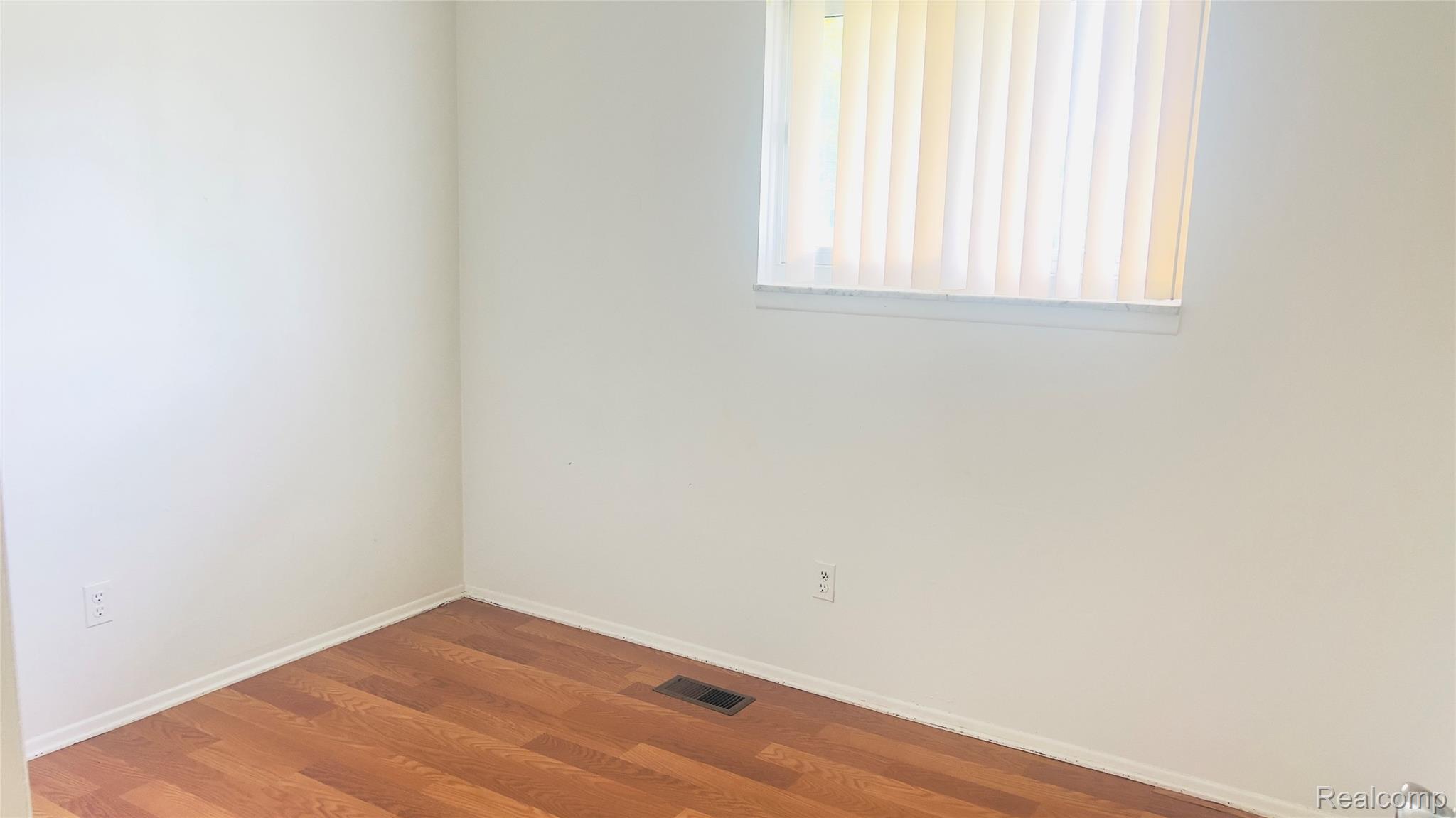 4224 Garrick Avenue Property Photo 10