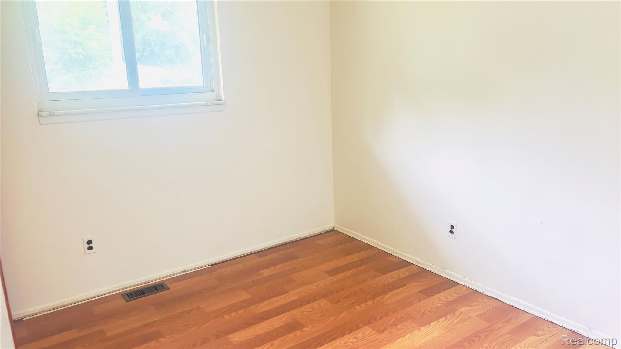 4224 Garrick Avenue Property Photo 11