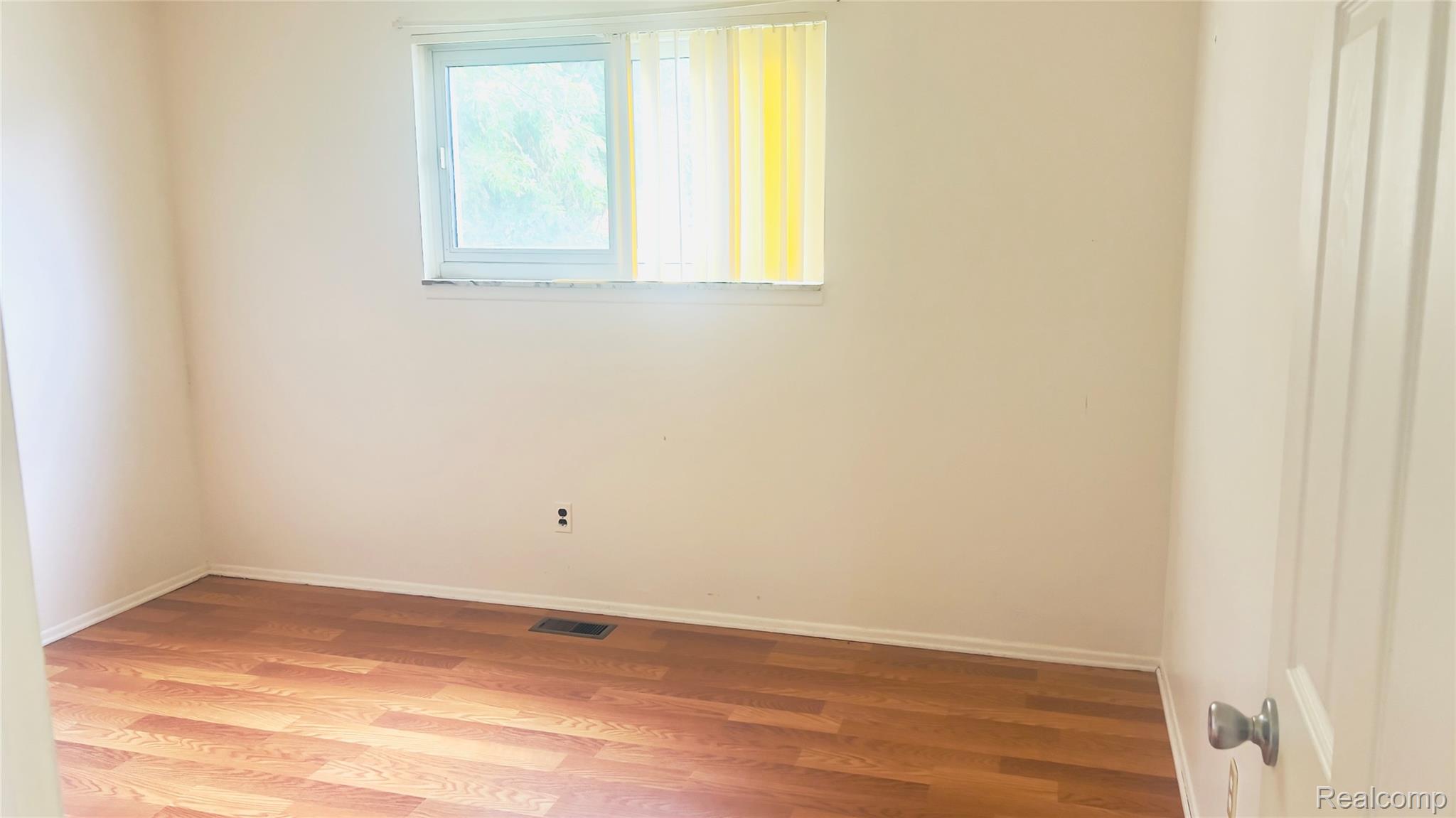 4224 Garrick Avenue Property Photo 13