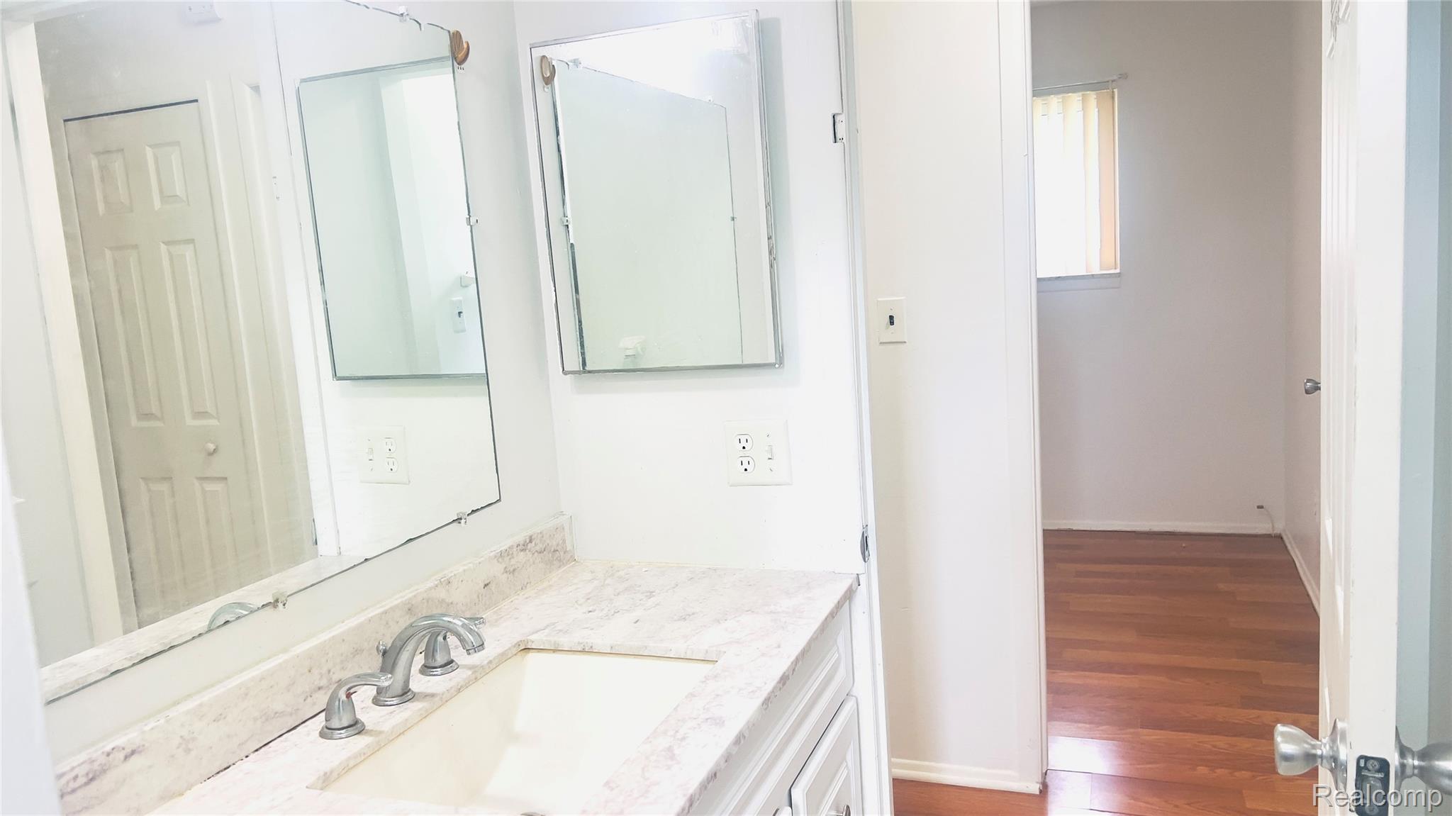 4224 Garrick Avenue Property Photo 16