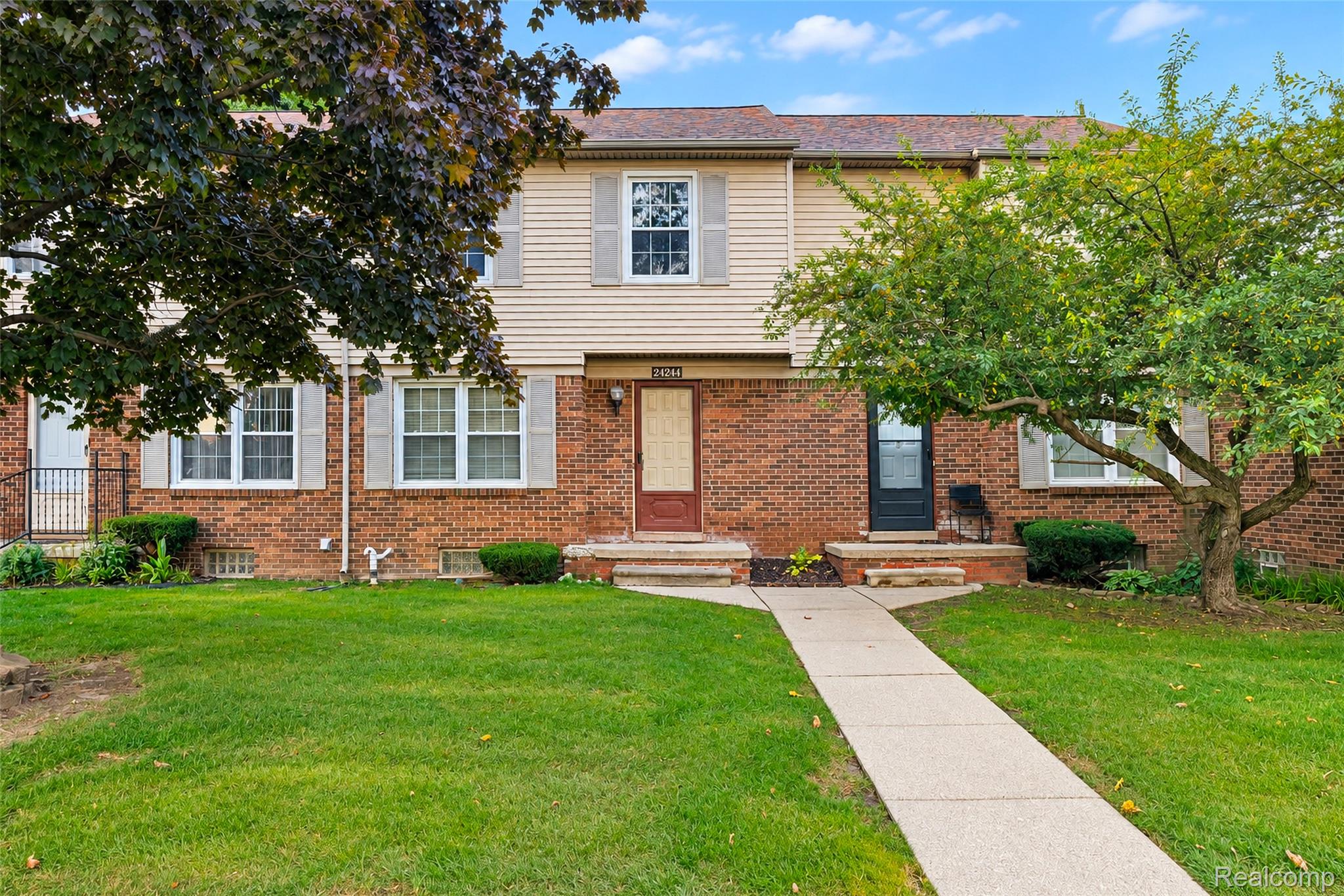 24244 Bashian Drive Property Photo 1