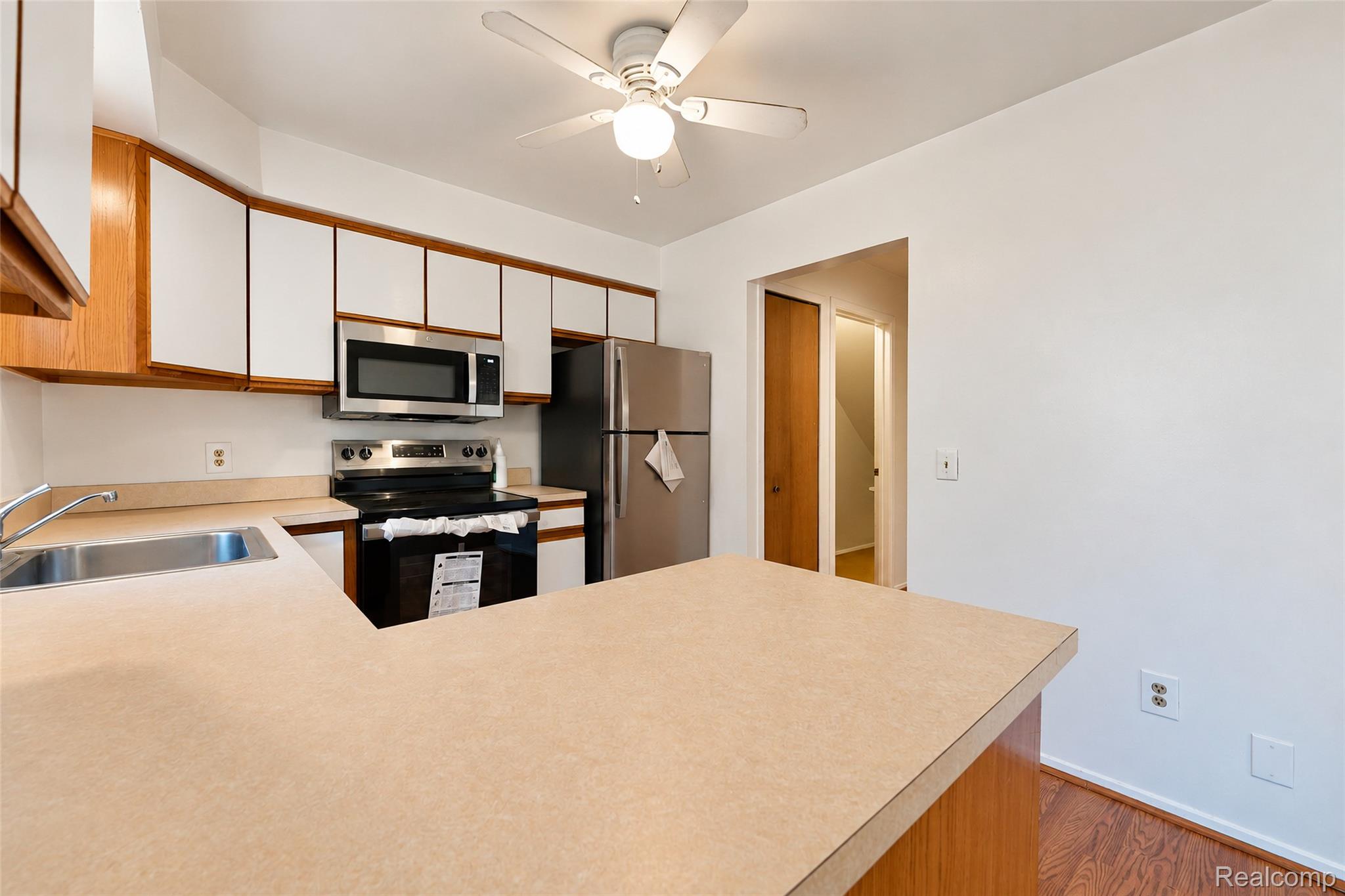 24244 Bashian Drive Property Photo 9
