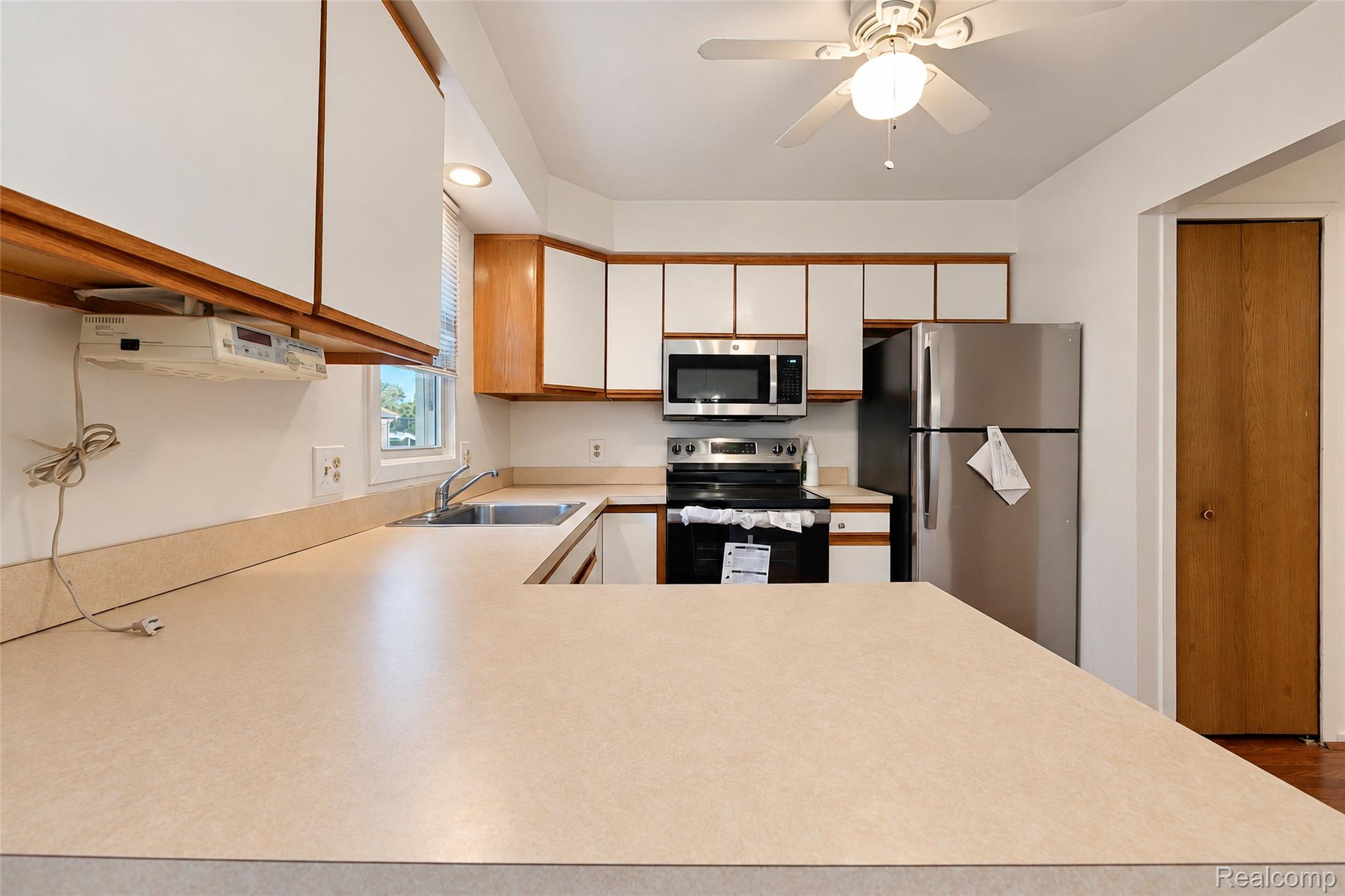 24244 Bashian Drive Property Photo 10