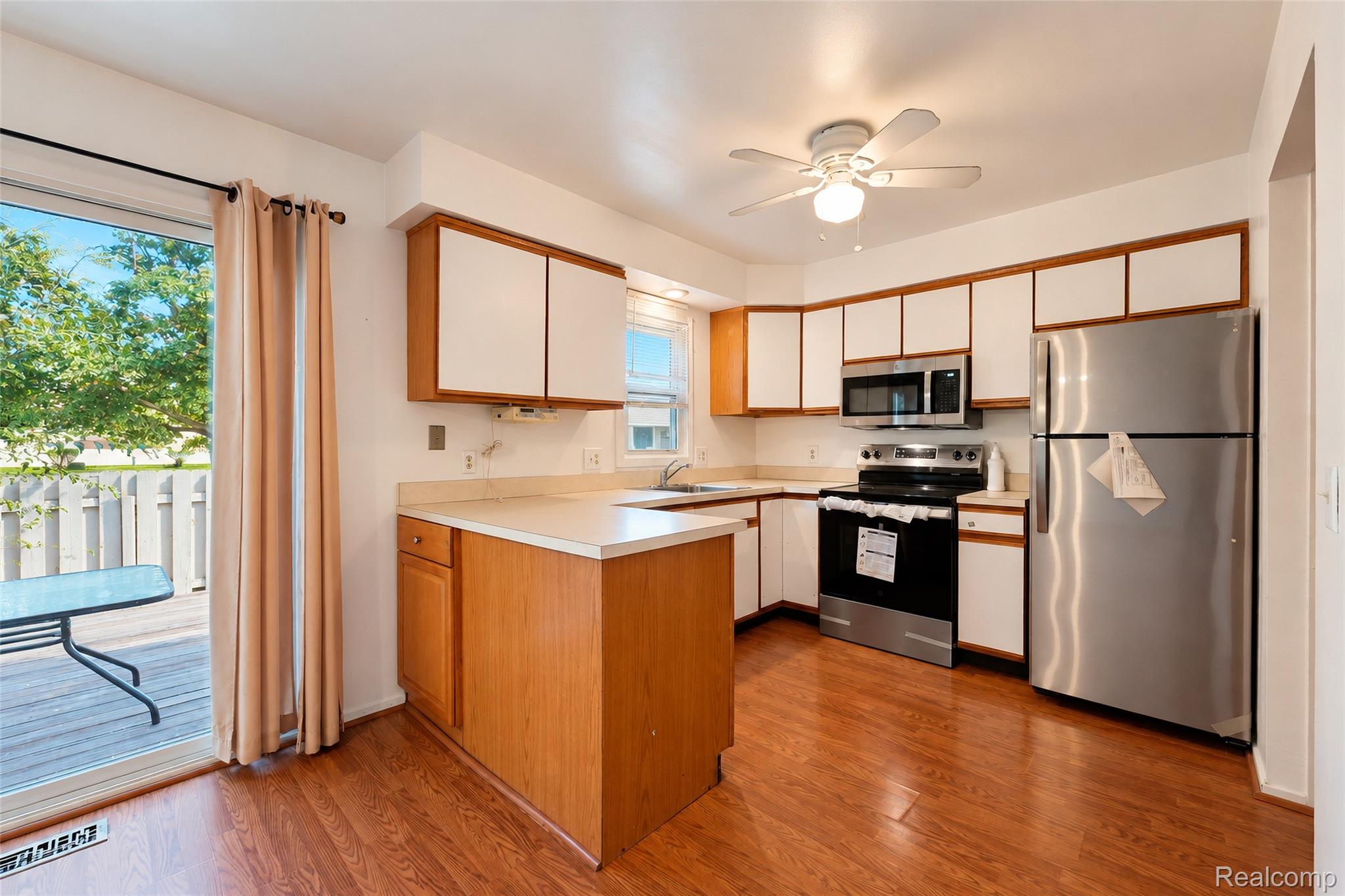 24244 Bashian Drive Property Photo 11