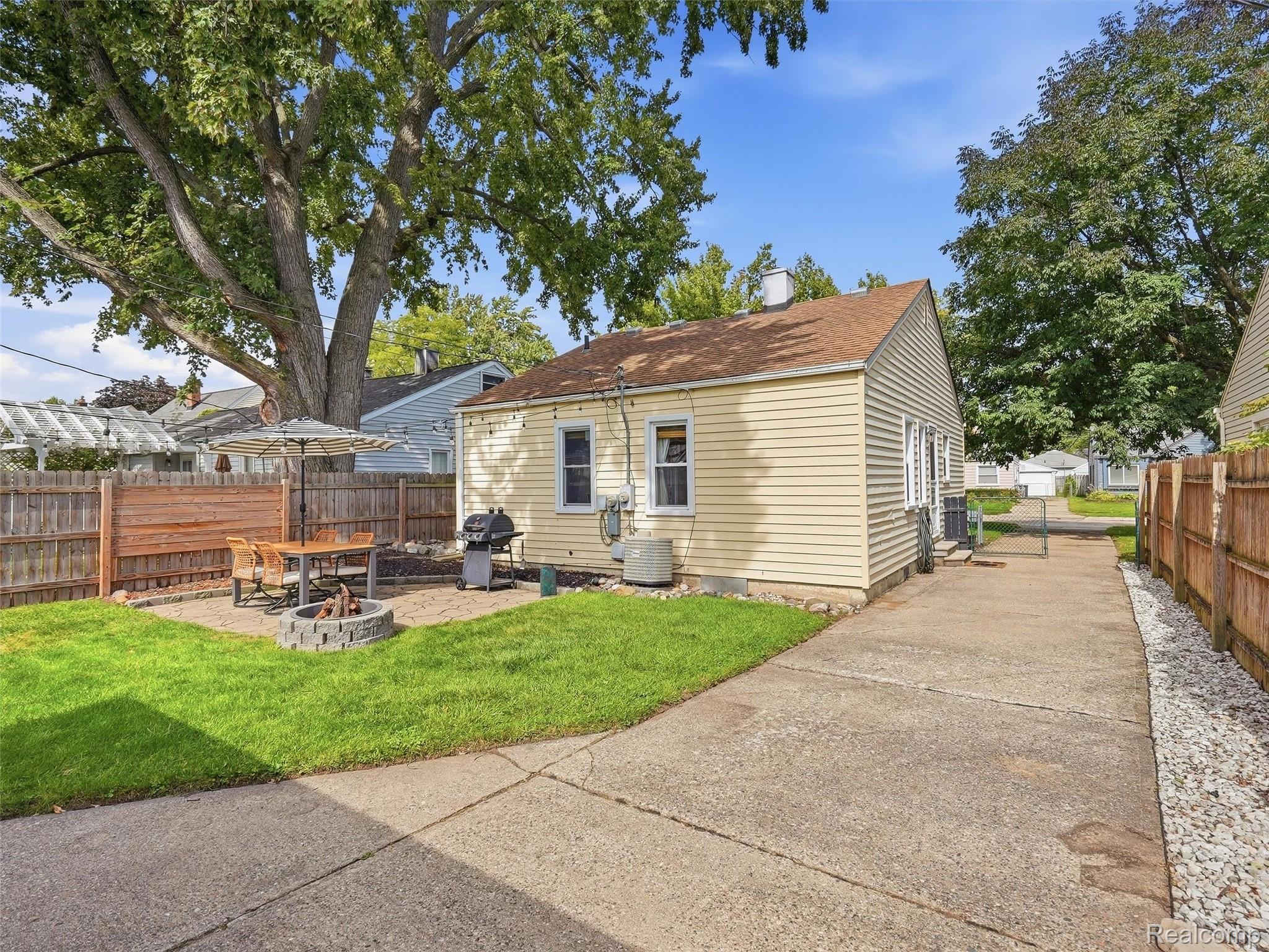 2120 Barrett Avenue Property Photo 25