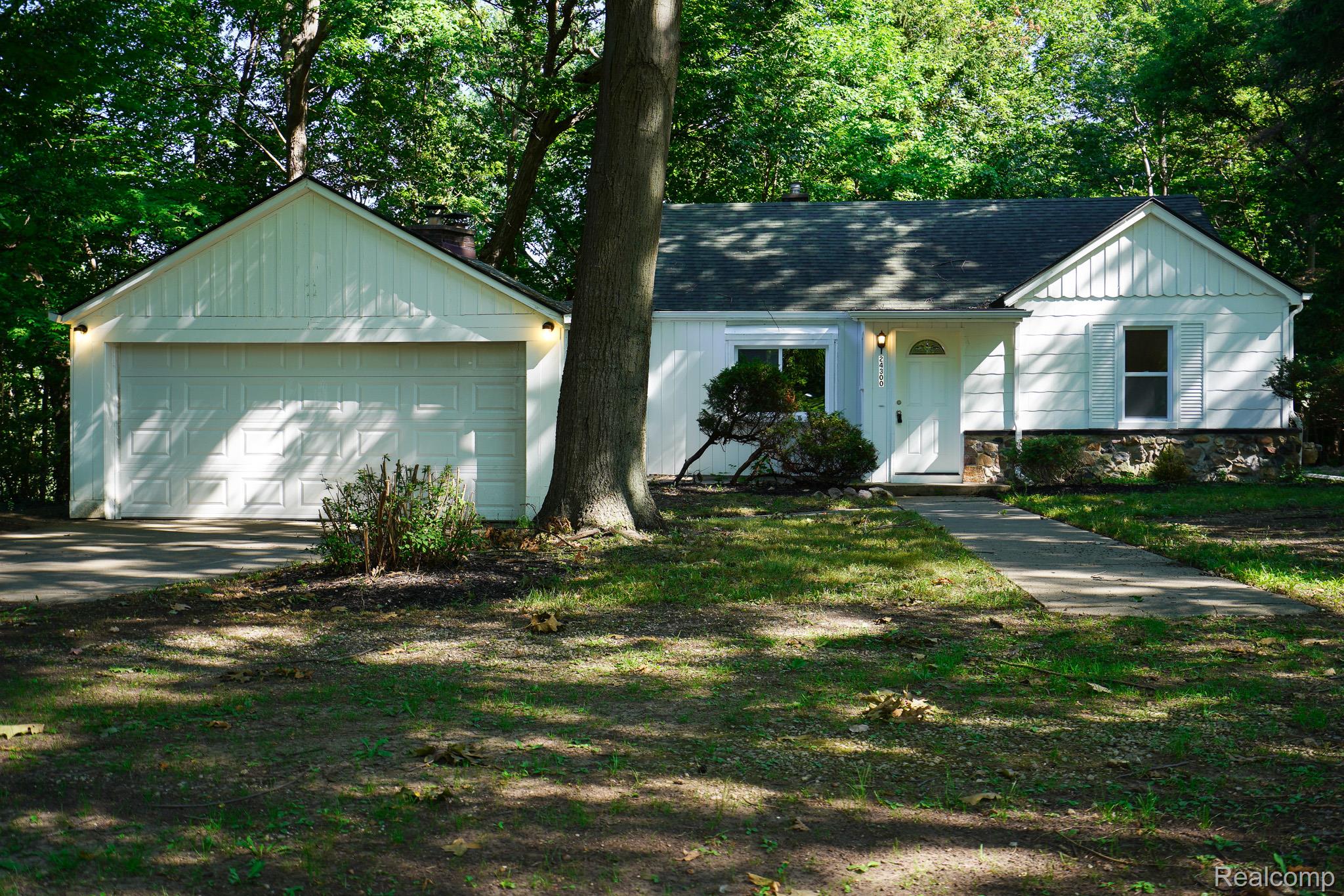 24300 Simmons Avenue Property Photo 1