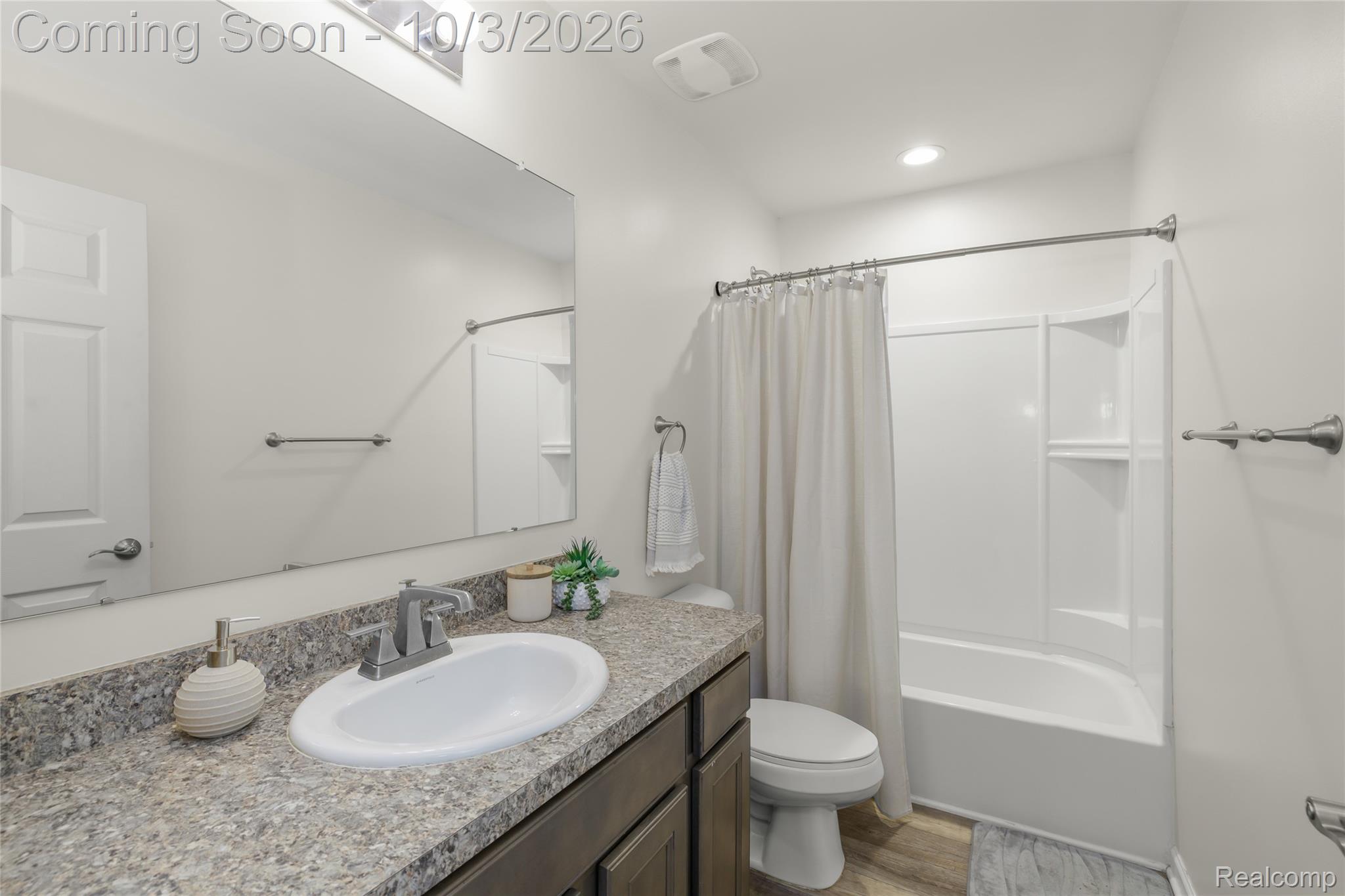 23116 Clarewood Street Property Photo 17