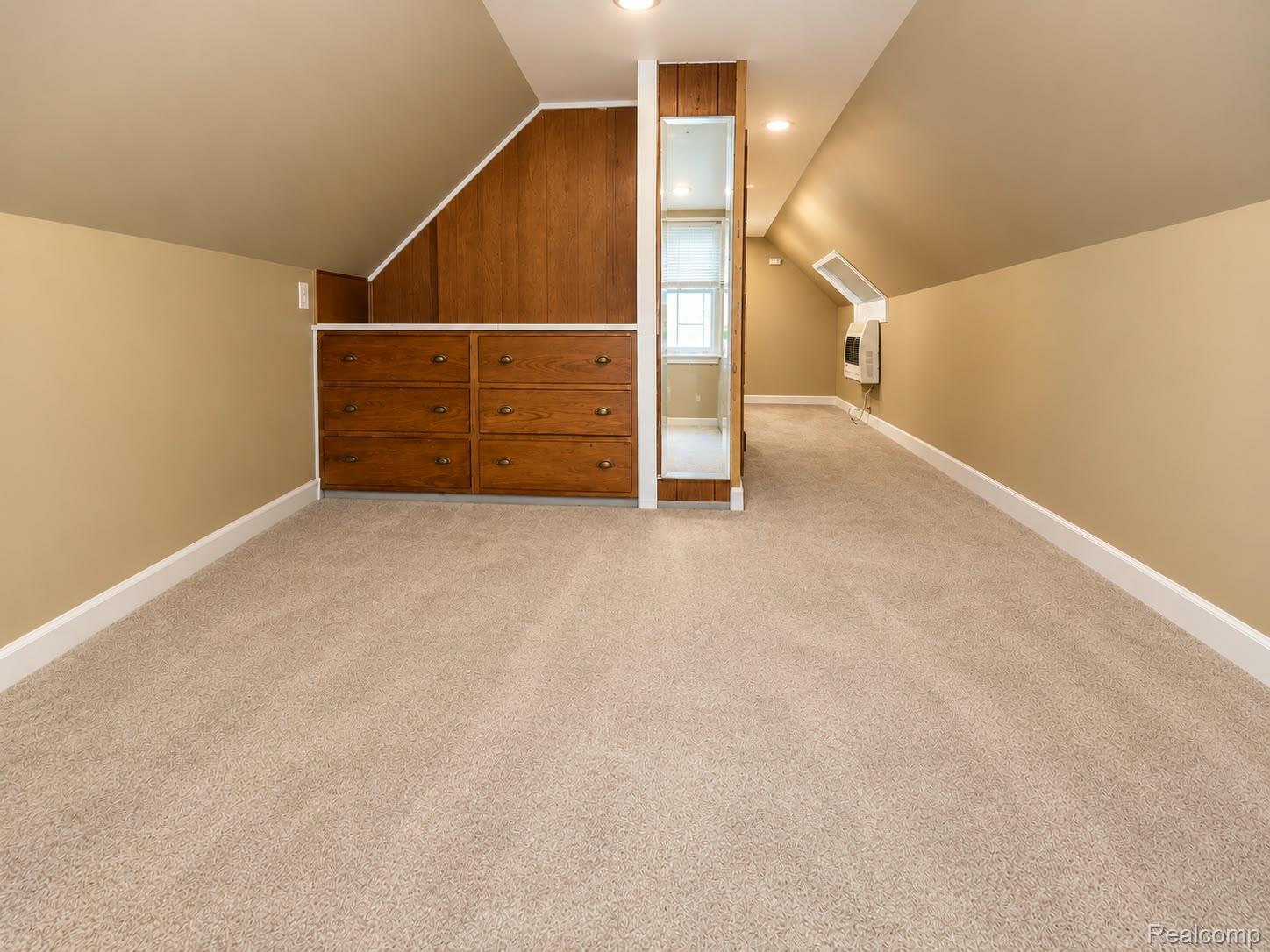 5117 Sobieski Street Property Photo 8