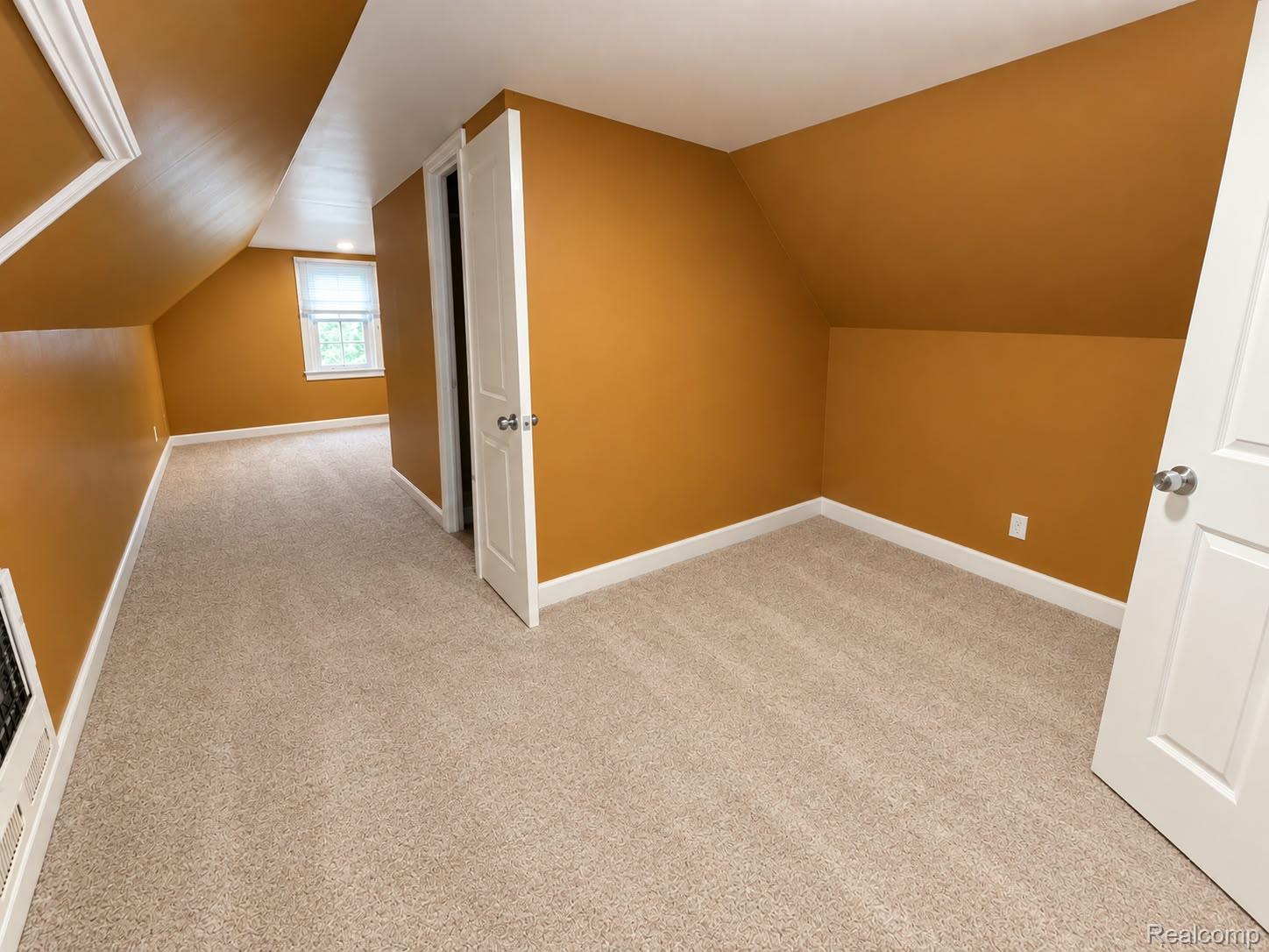 5117 Sobieski Street Property Photo 10