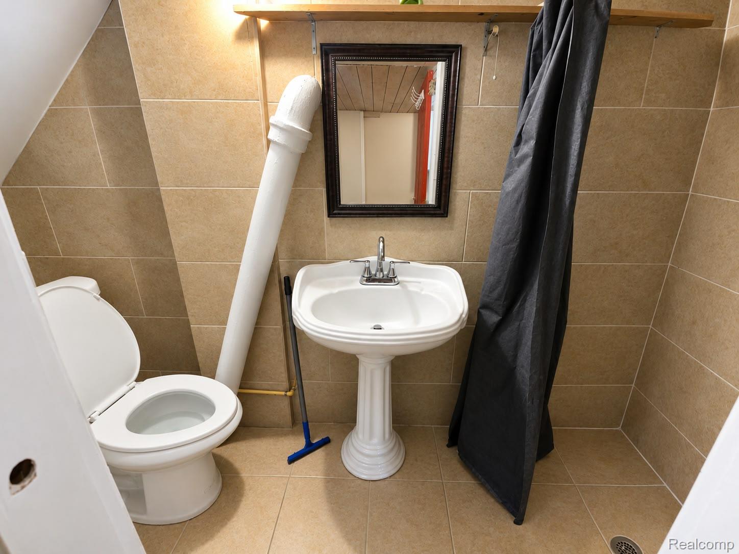 5117 Sobieski Street Property Photo 13