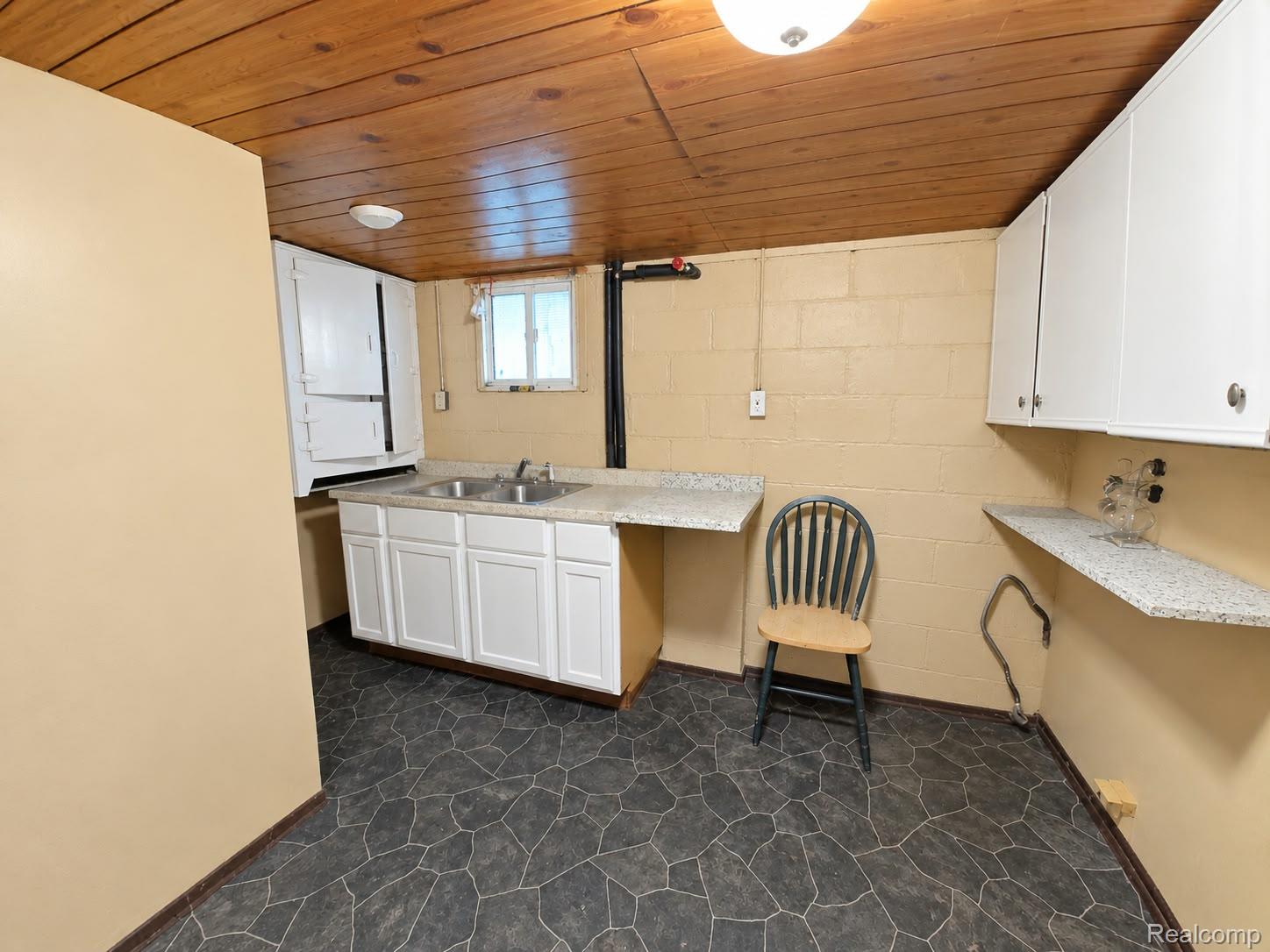 5117 Sobieski Street Property Photo 15