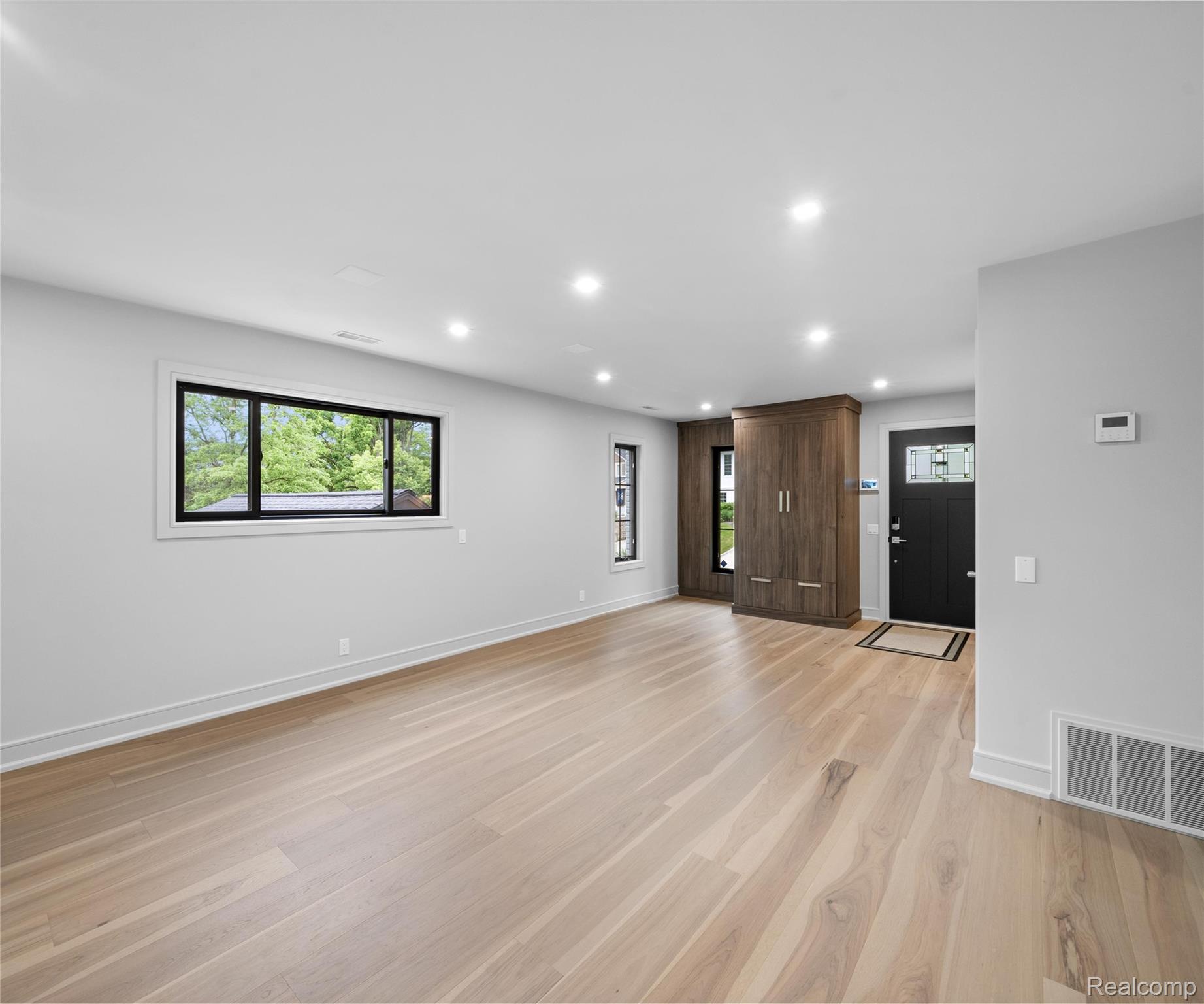 466 East Street Property Photo 6