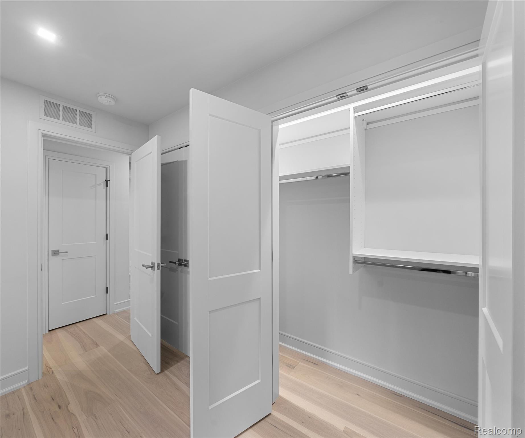 466 East Street Property Photo 15