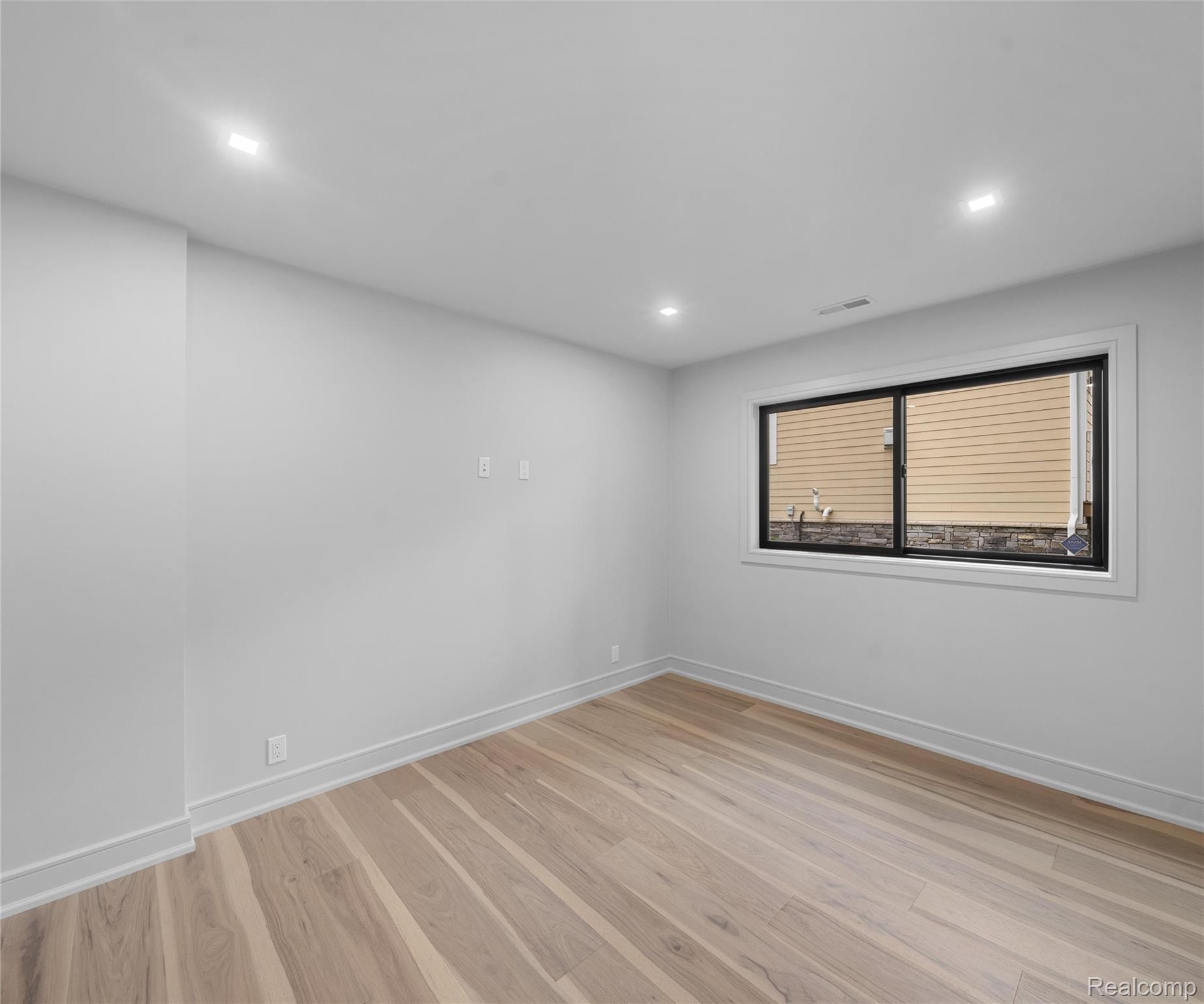 466 East Street Property Photo 17