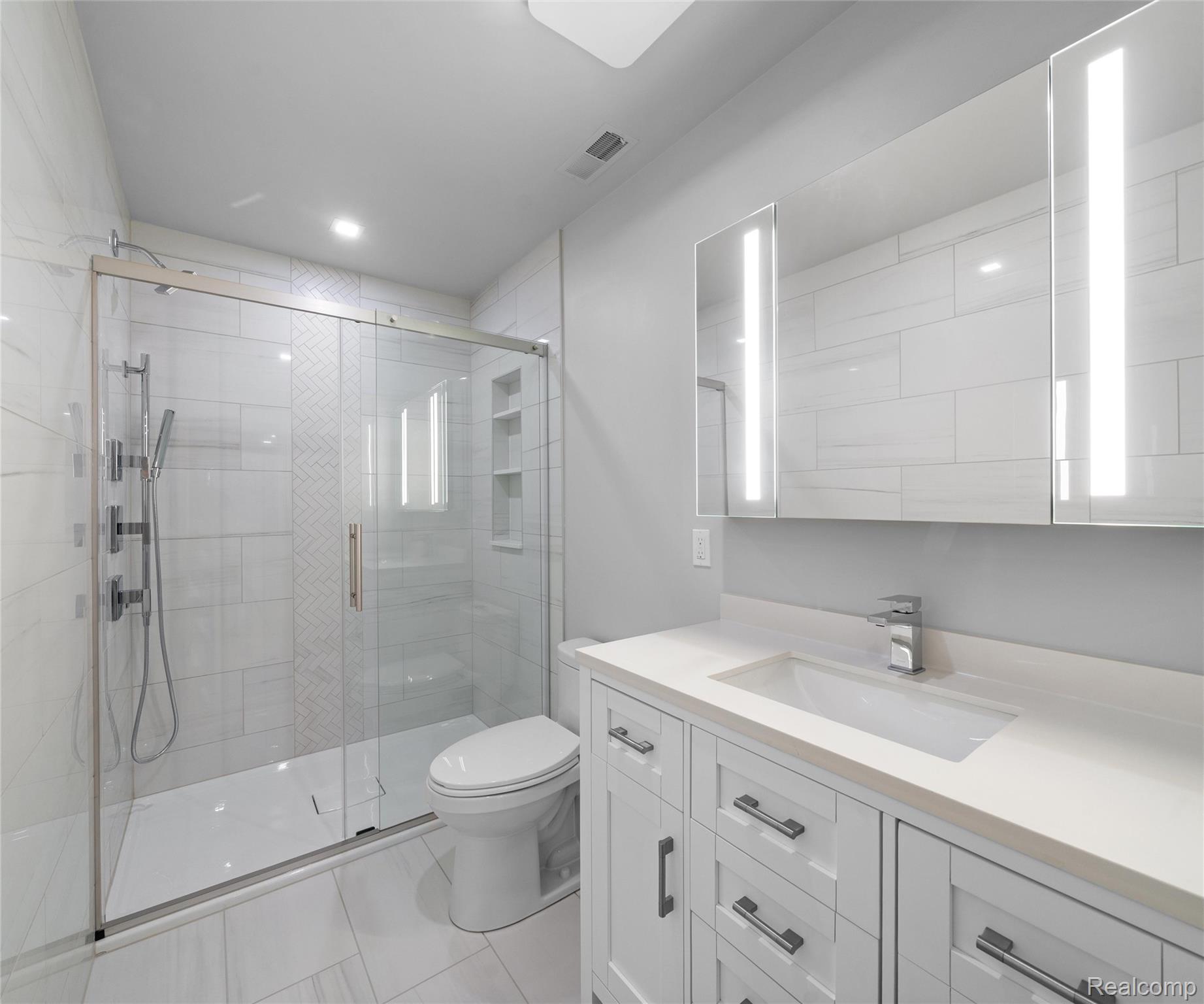 466 East Street Property Photo 19