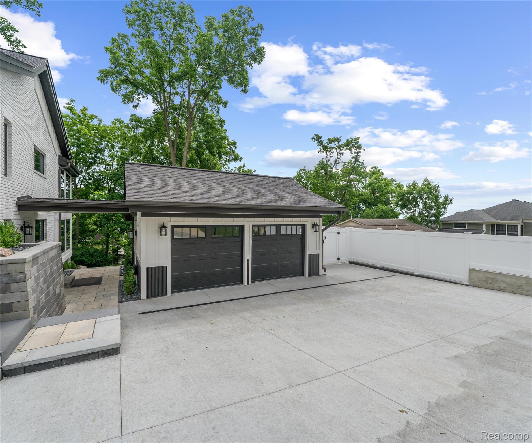 466 East Street Property Photo 28